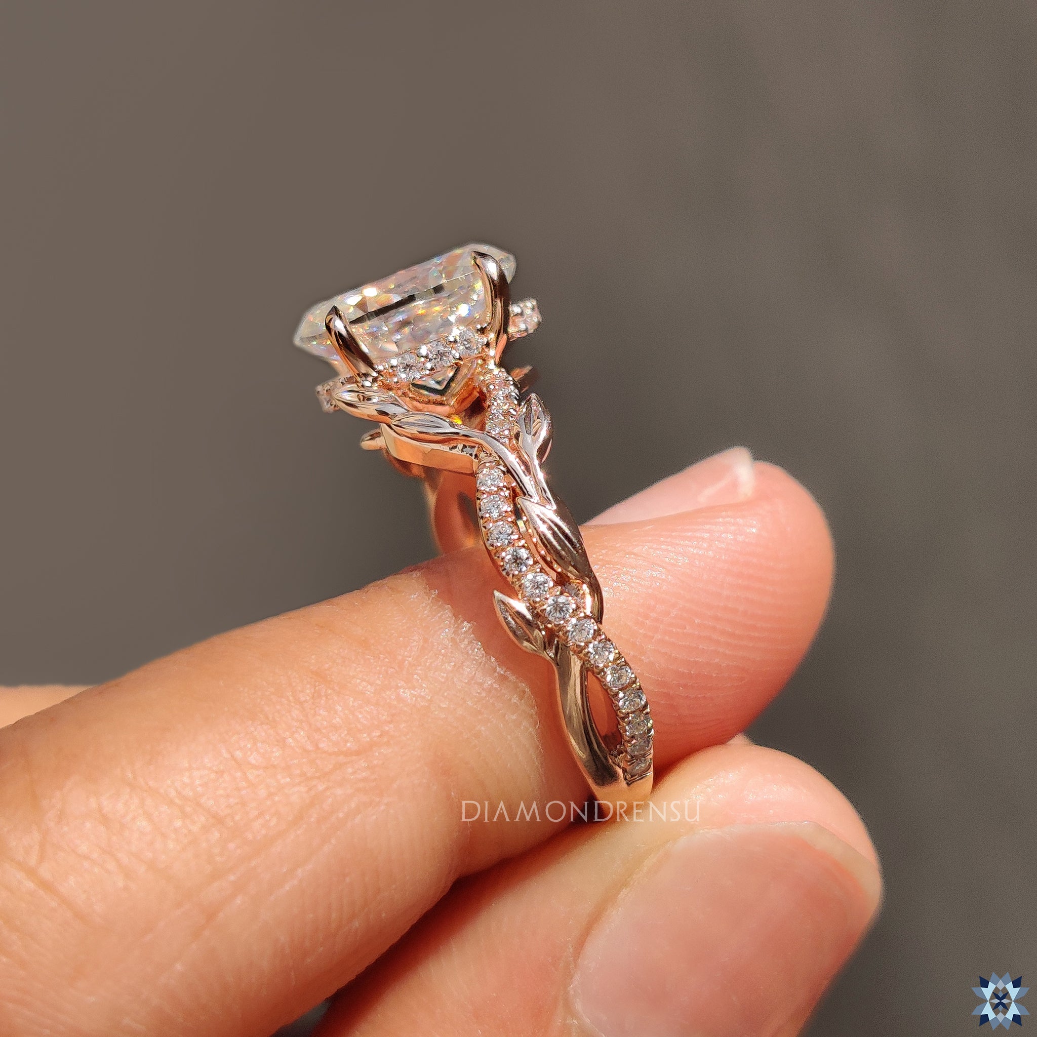 4 claw prong ring with moissanite ring
