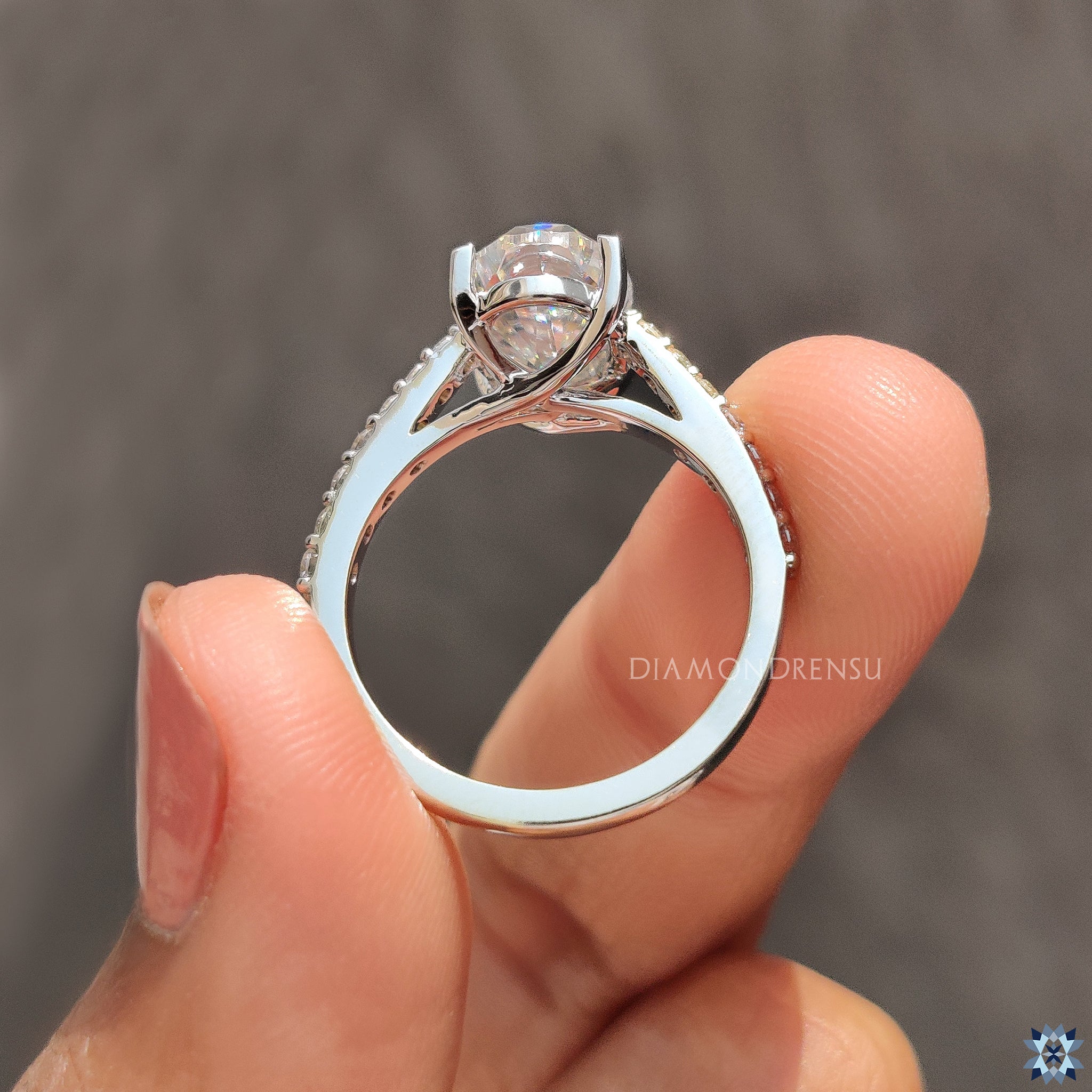 White gold ring with 4 prong ring setting
