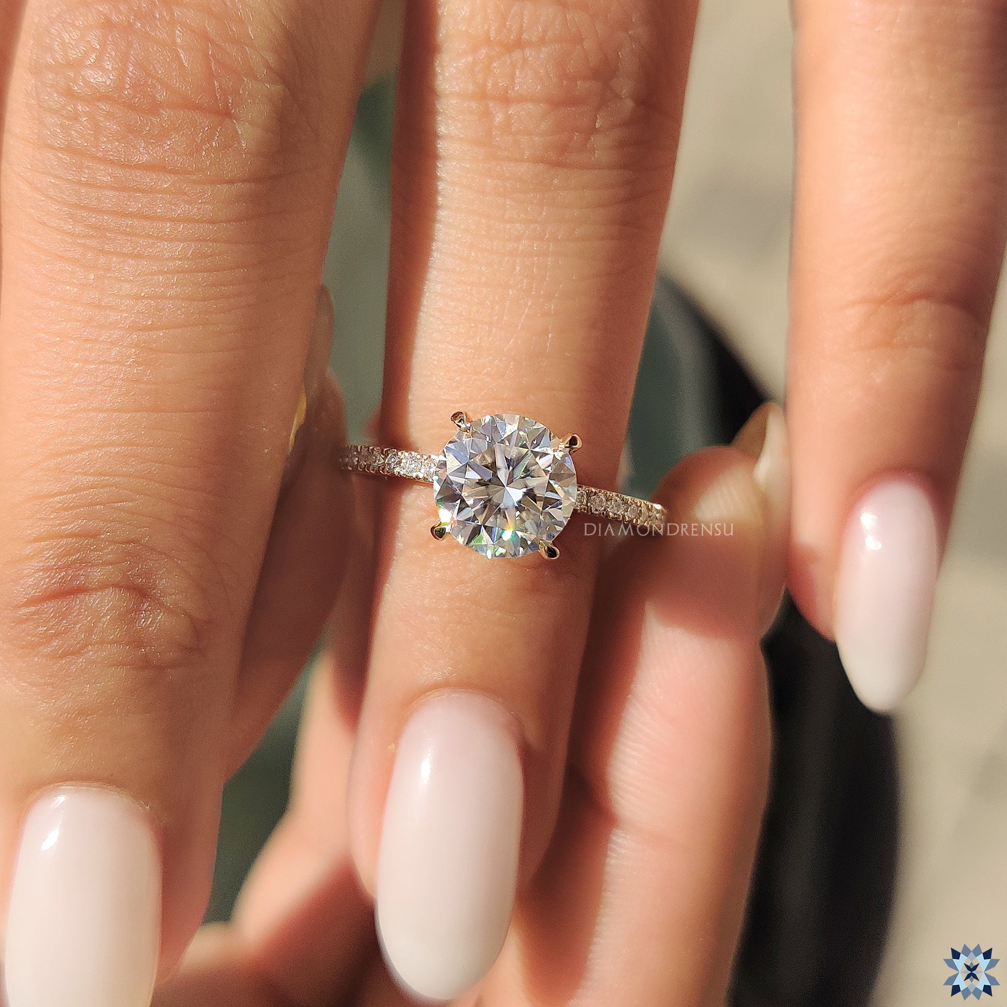 Round Cut Ring with 4 claw prong ring
