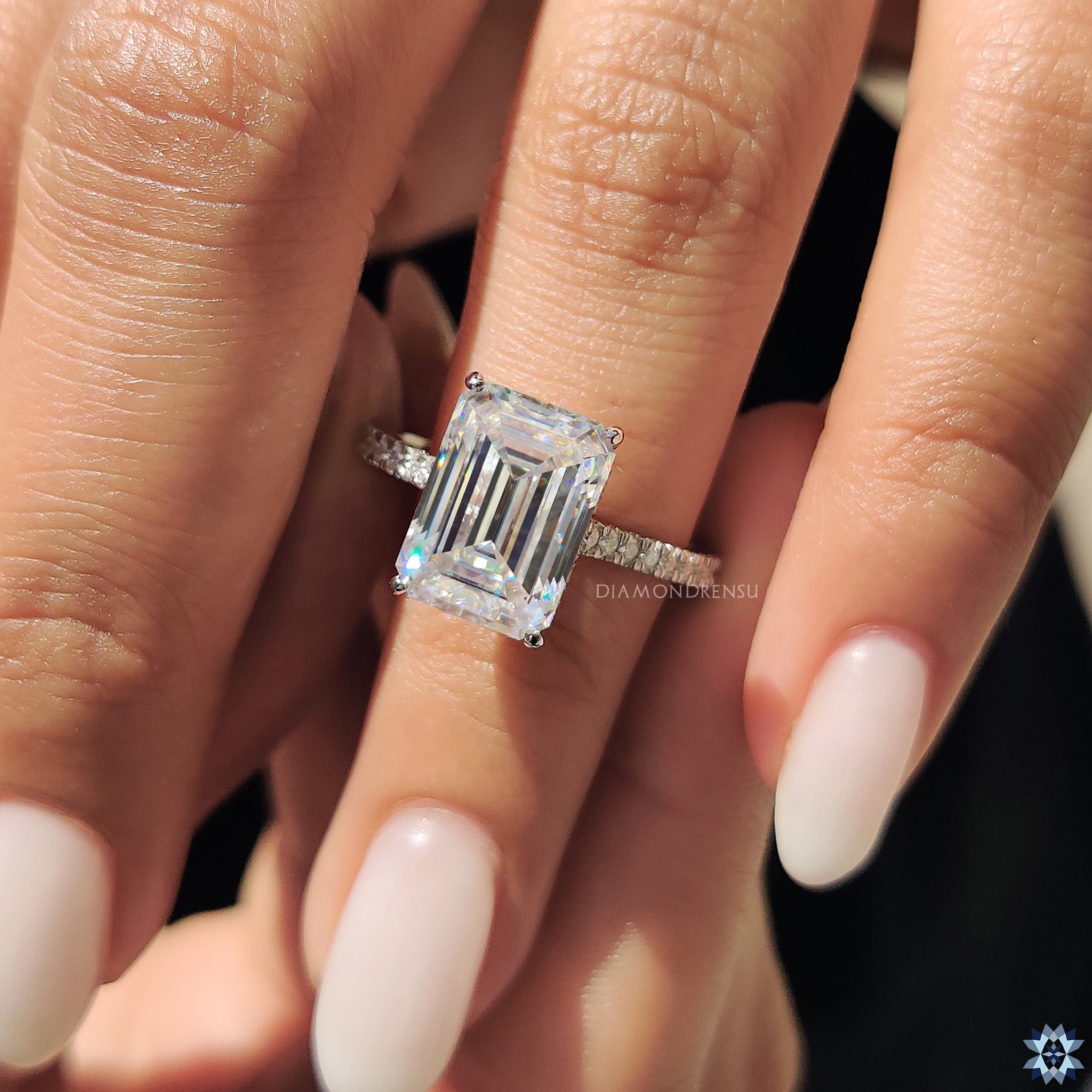 Buy engagement ring from Diamondrensu UK with hidden halo styling.
