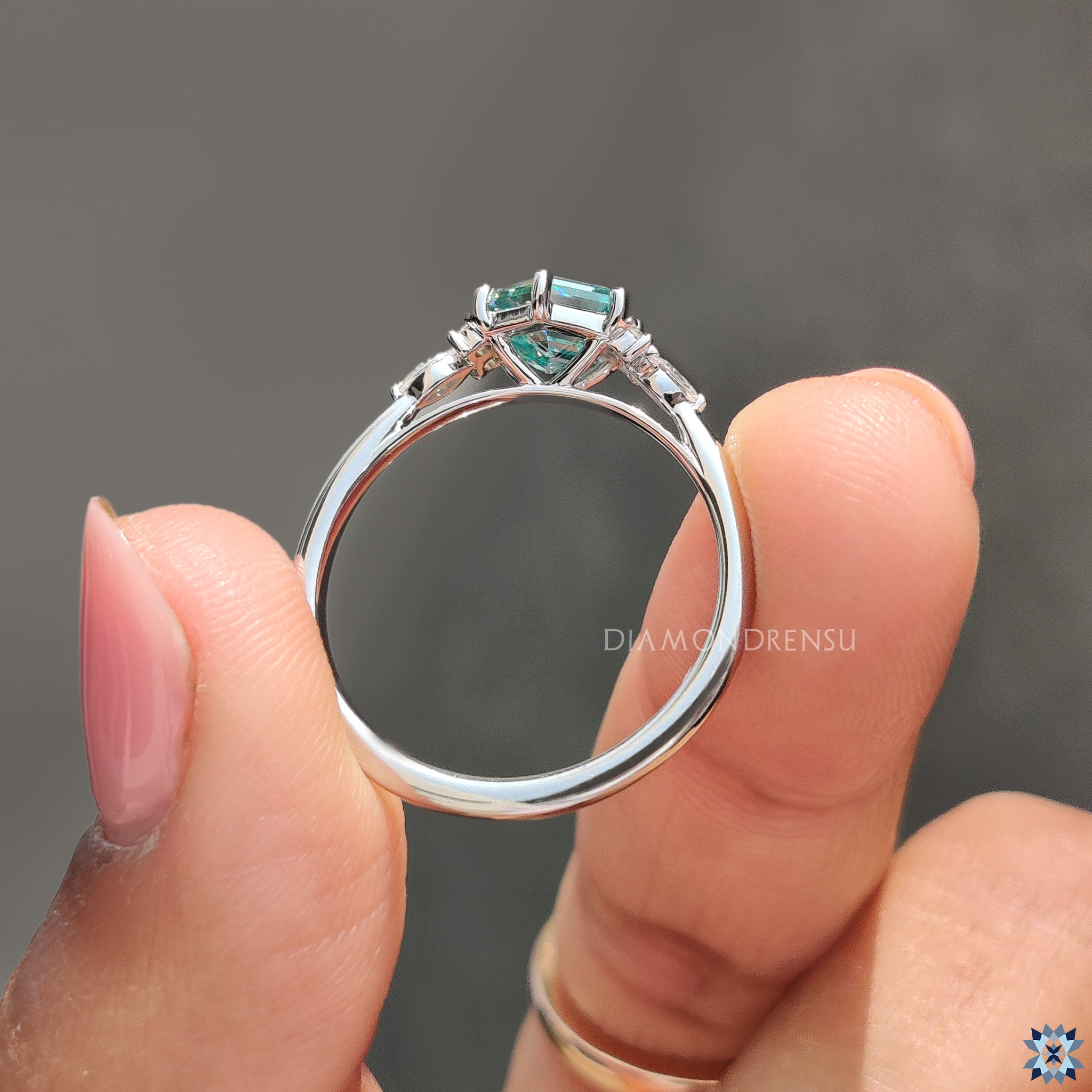 Prong setting in custom engagement ring style
