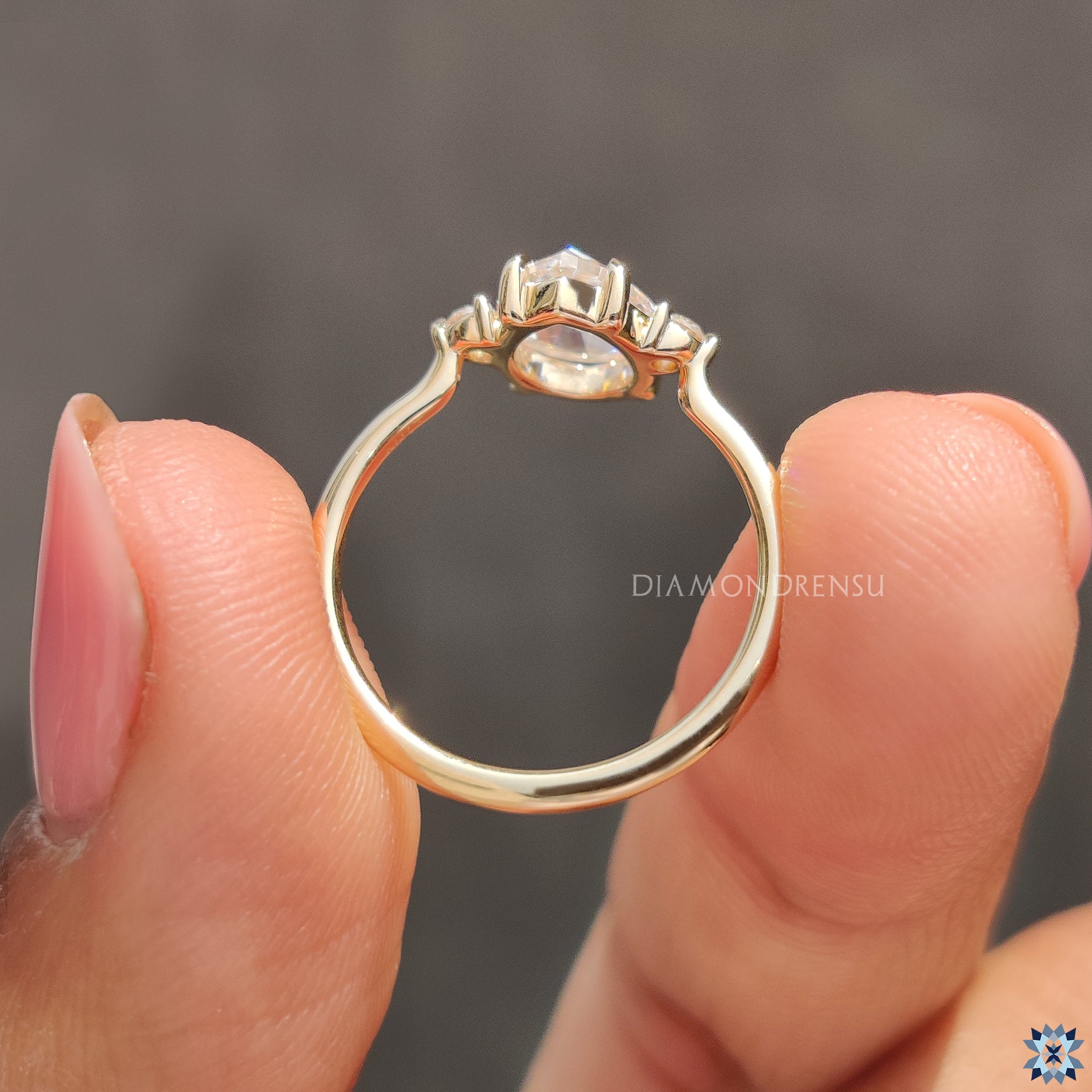 4 claw prong ring with pear shape engagement ring

