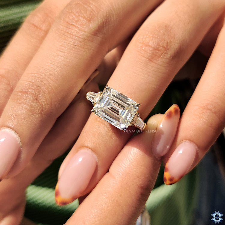Emerald cut centre stone flanked by two tapered baguette side stones.
