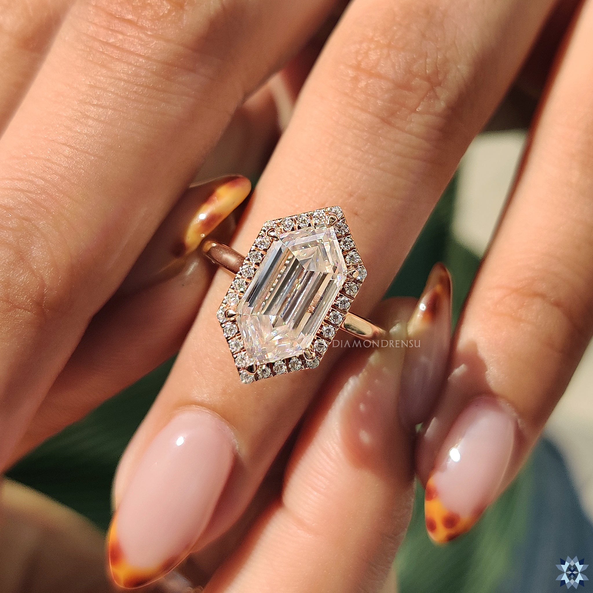 Buy moissanite engagement ring in rose gold from Diamondrensu UK.

