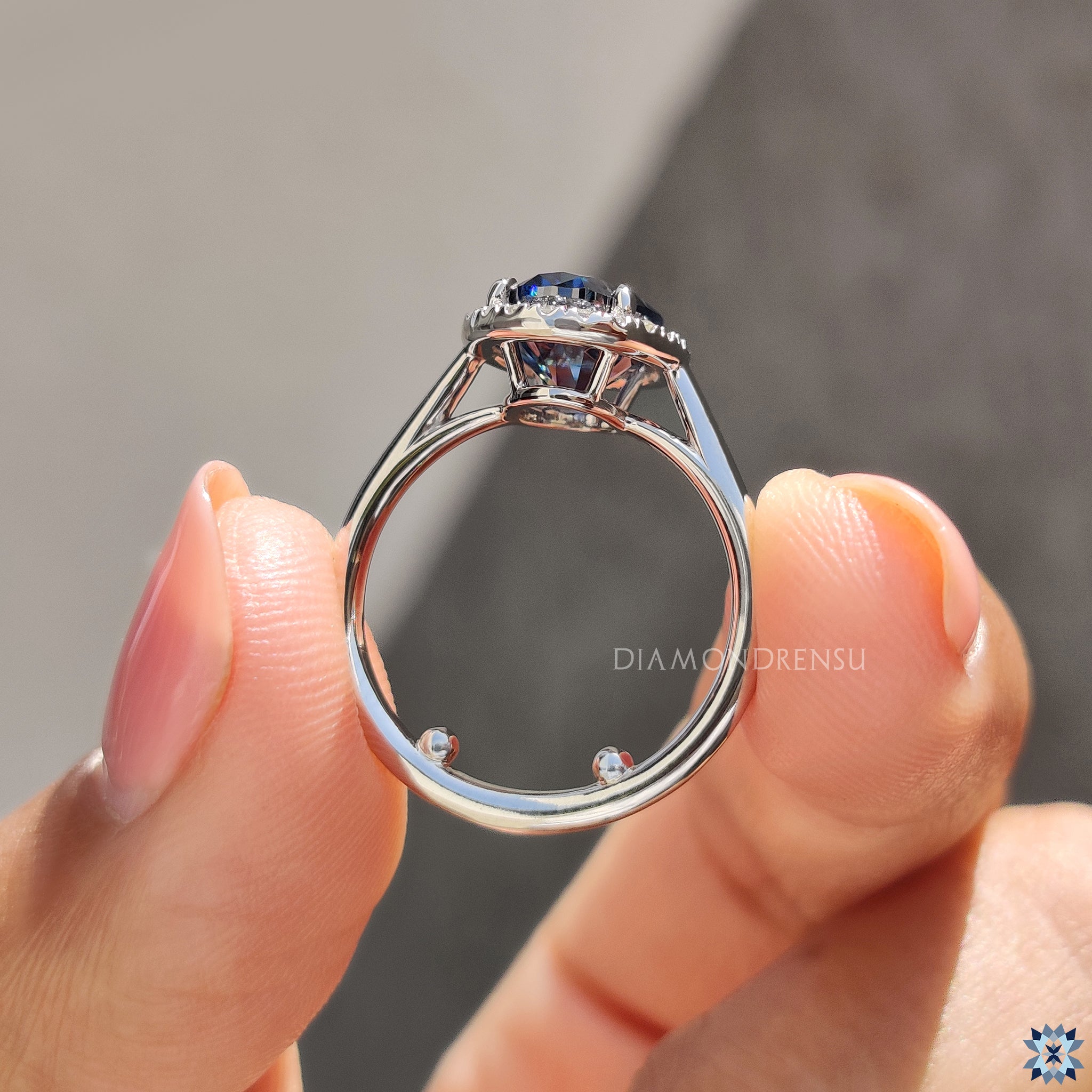 Diamondrensu UK engagement ring with oval cut moissanite and prong halo setting.

