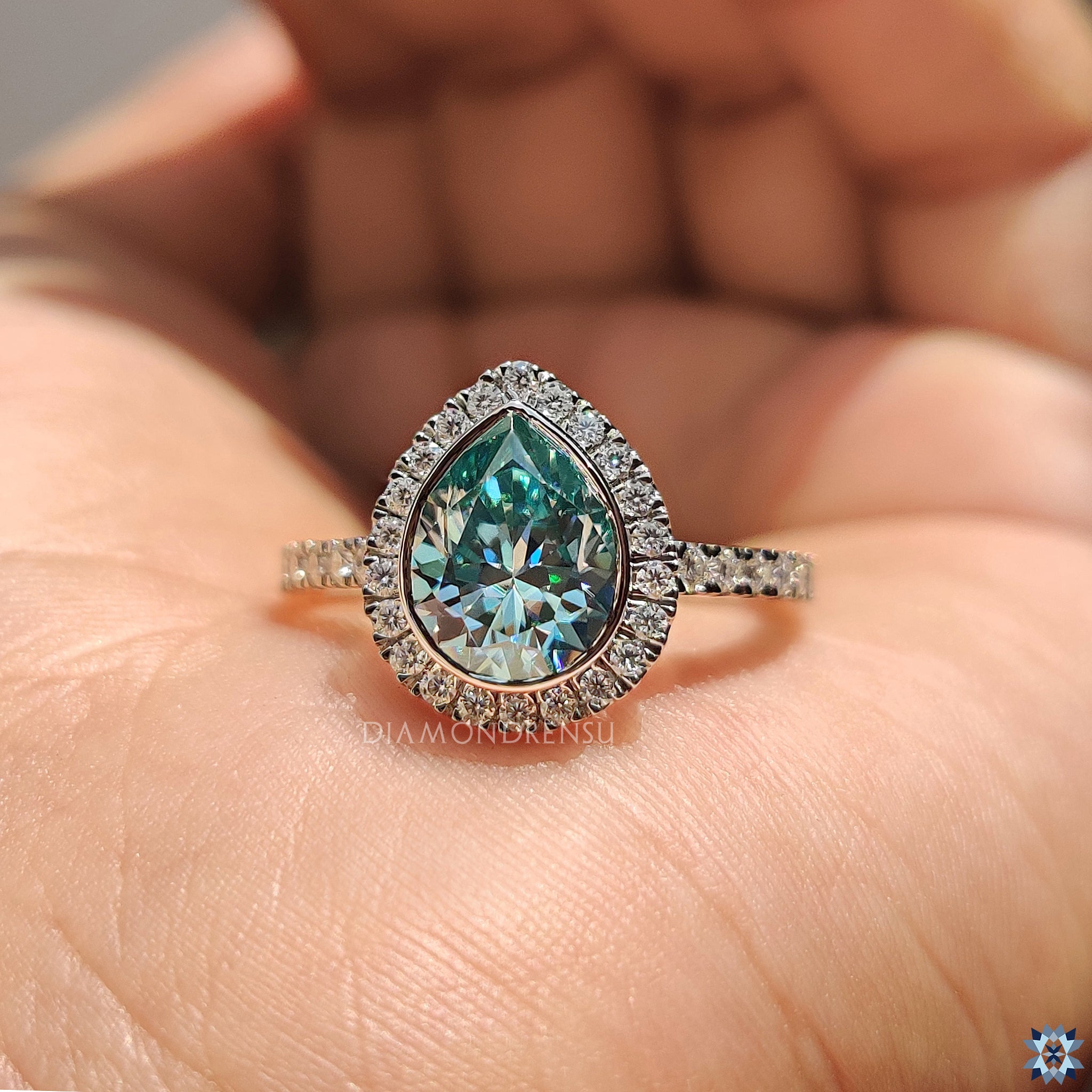 Diamondrensu UK engagement ring in white gold with pear shaped moissanite.
