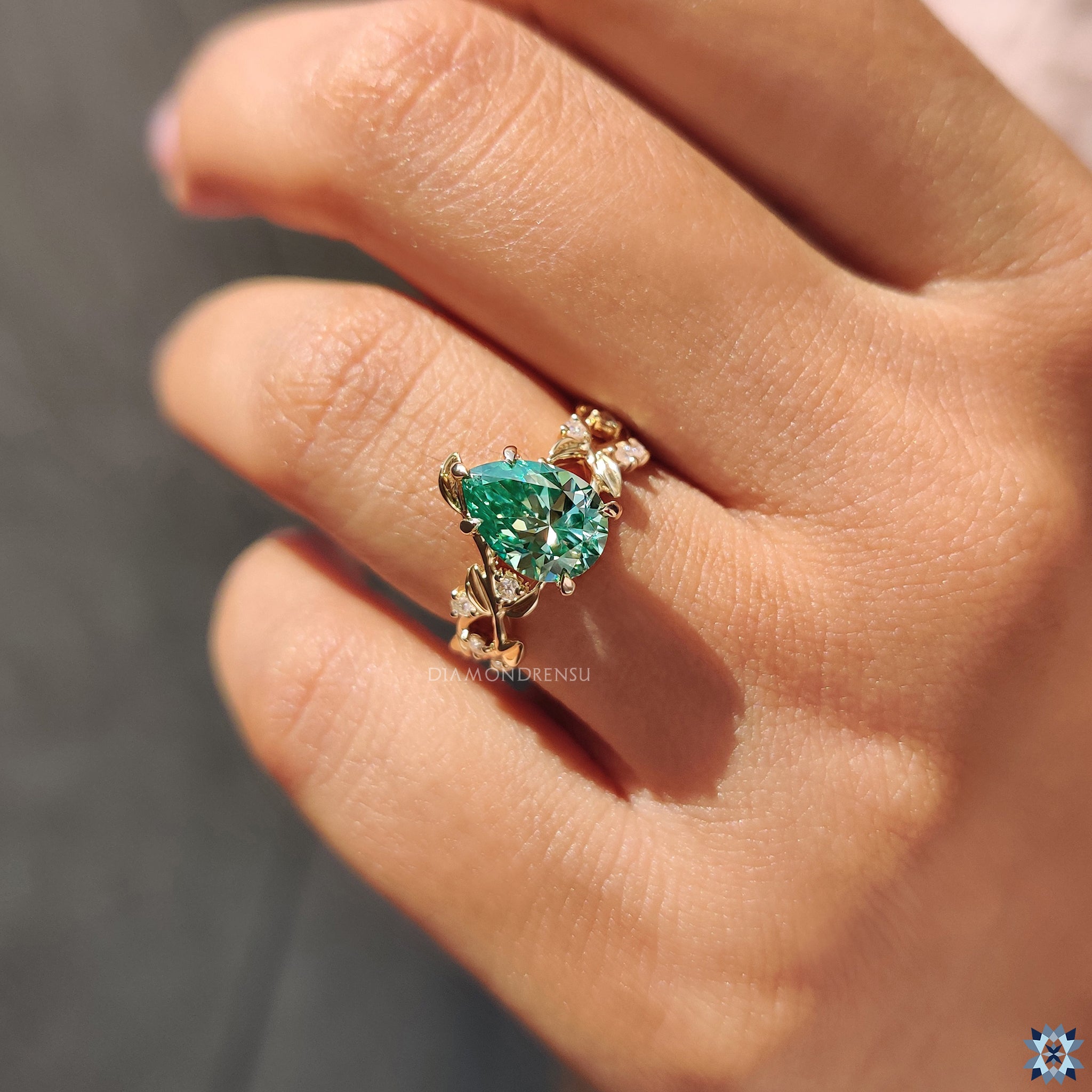 Diamondrensu UK engagement ring with pear cut moissanite and handcrafted detail.
