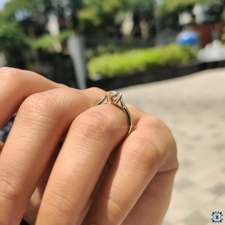Diamondrensu UK engagement ring with Dutch marquise cut moissanite stone.
