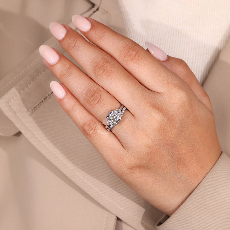 Handmade bridal set in white gold with half eternity round band.

