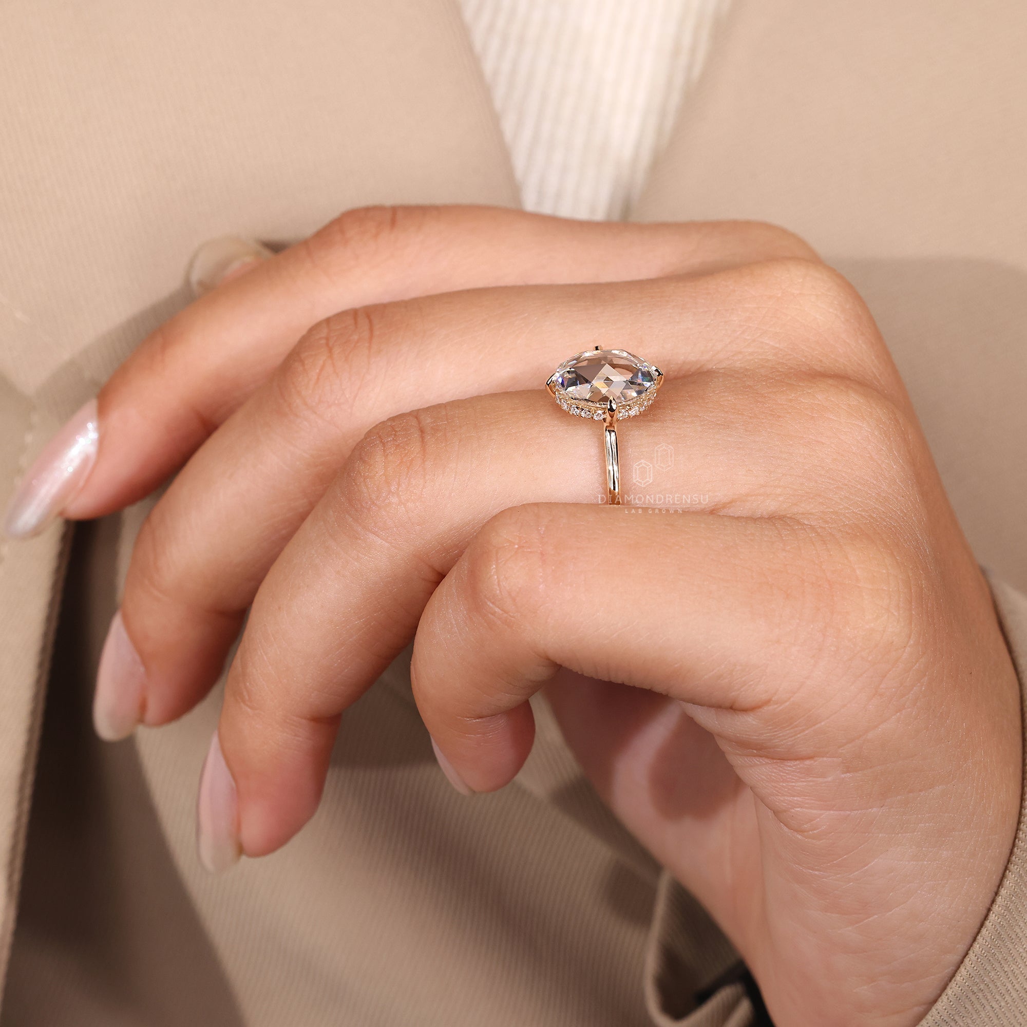 Open gallery ring with compass prong setting.
