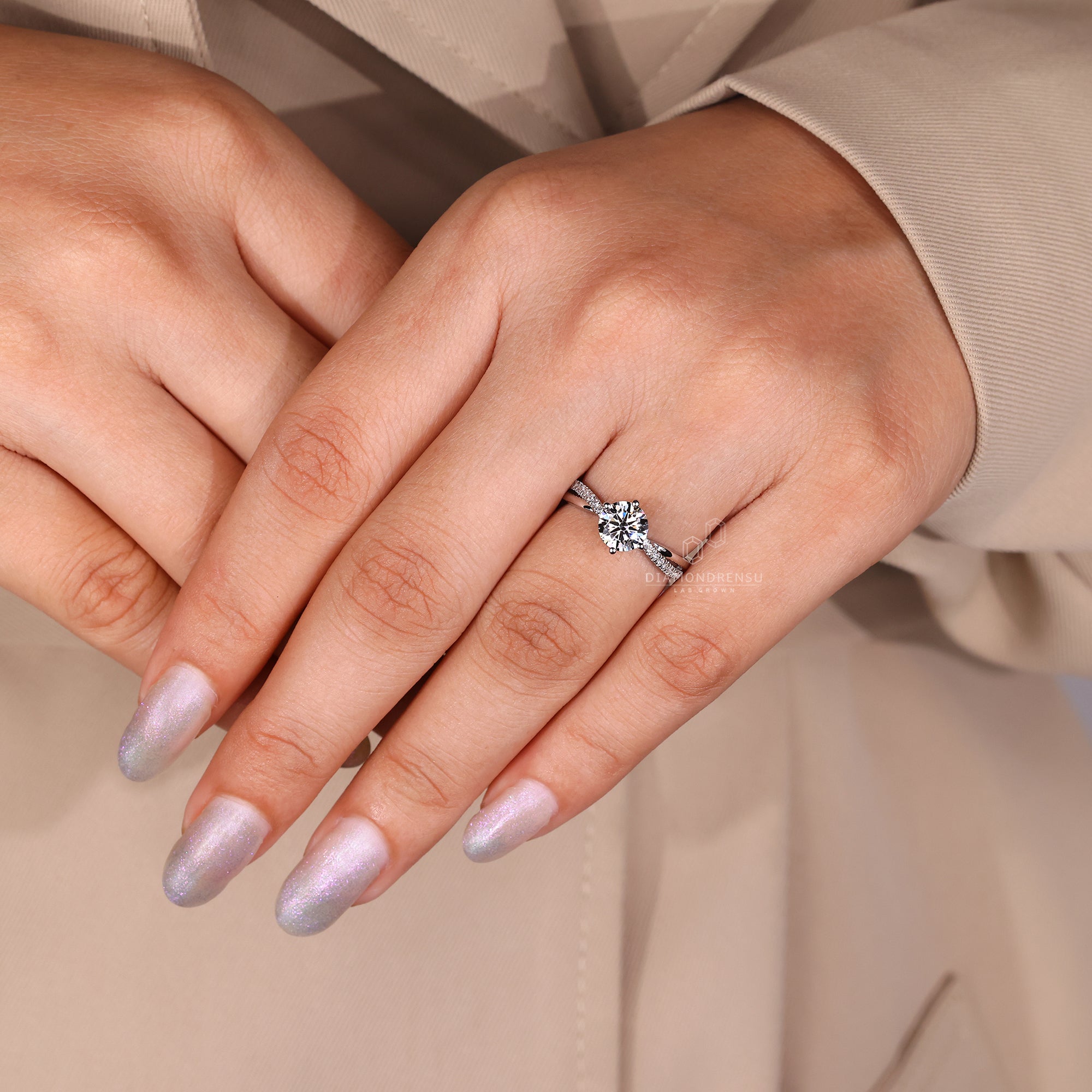 White gold ring with a polished finish.
