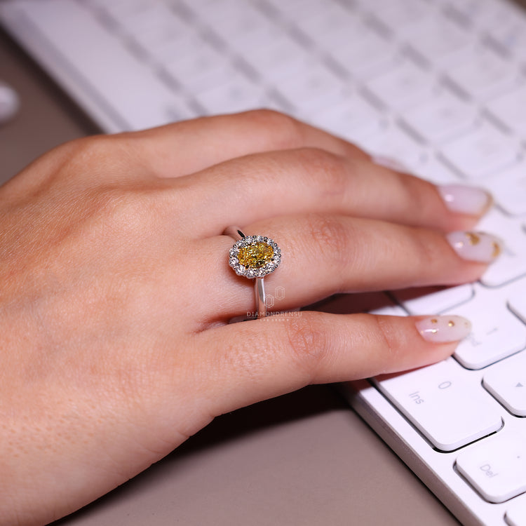 Oval cluster halo ring with round side stones.
