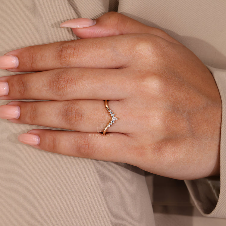 Lab Grown Diamond band featuring a smooth curved structure.