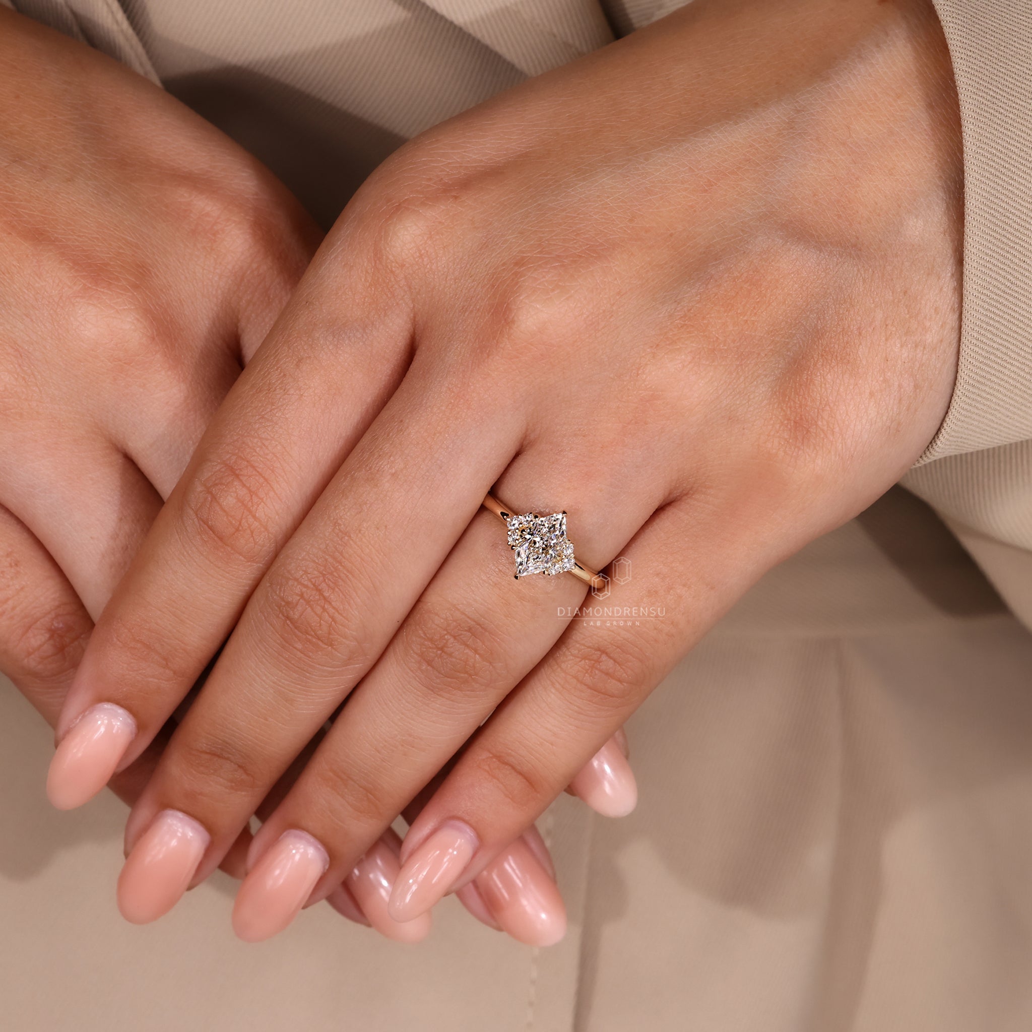 IGI certified diamond in 8 claw prong setting ring.

