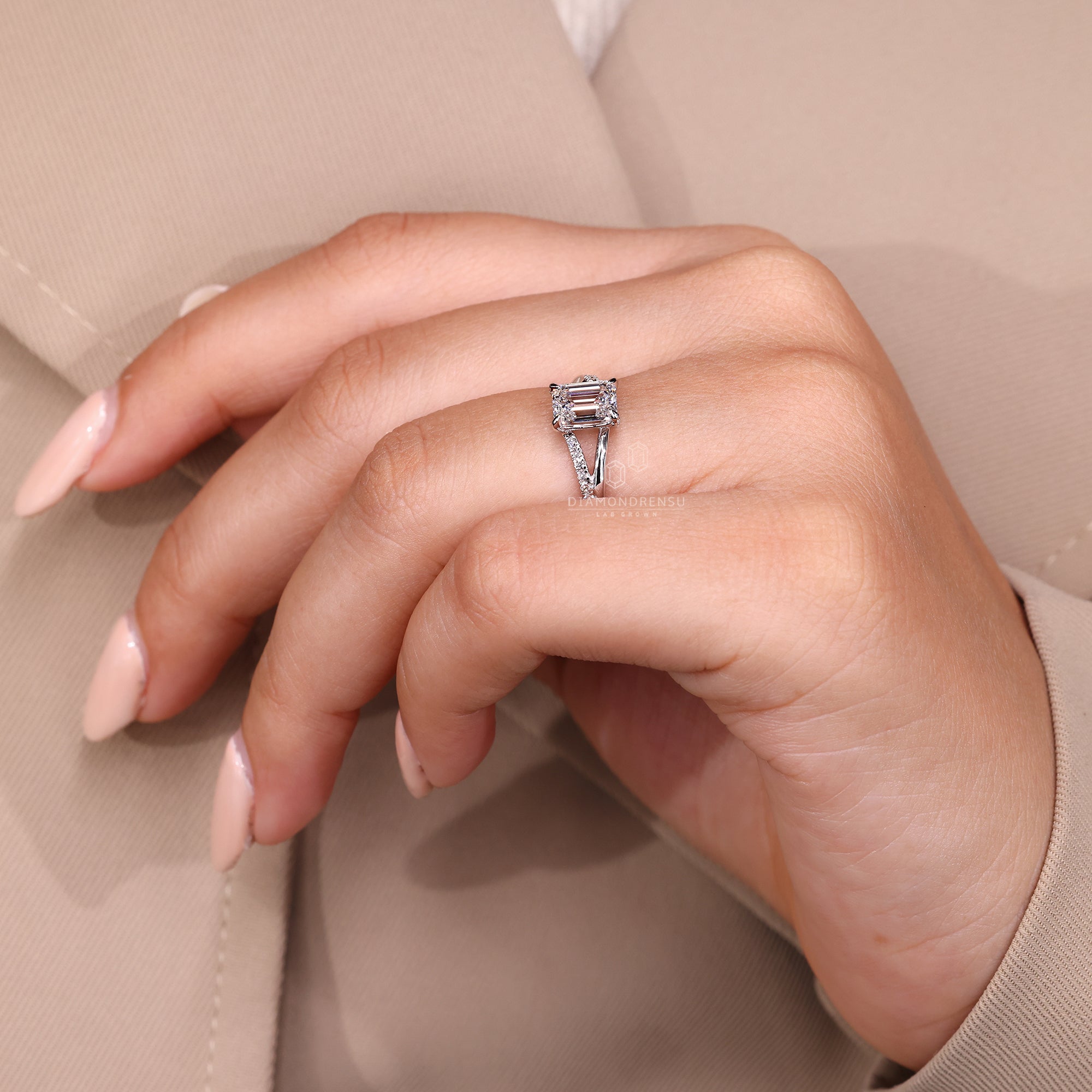 Classic 4 claw prong ring showcasing a sparkling diamond.
