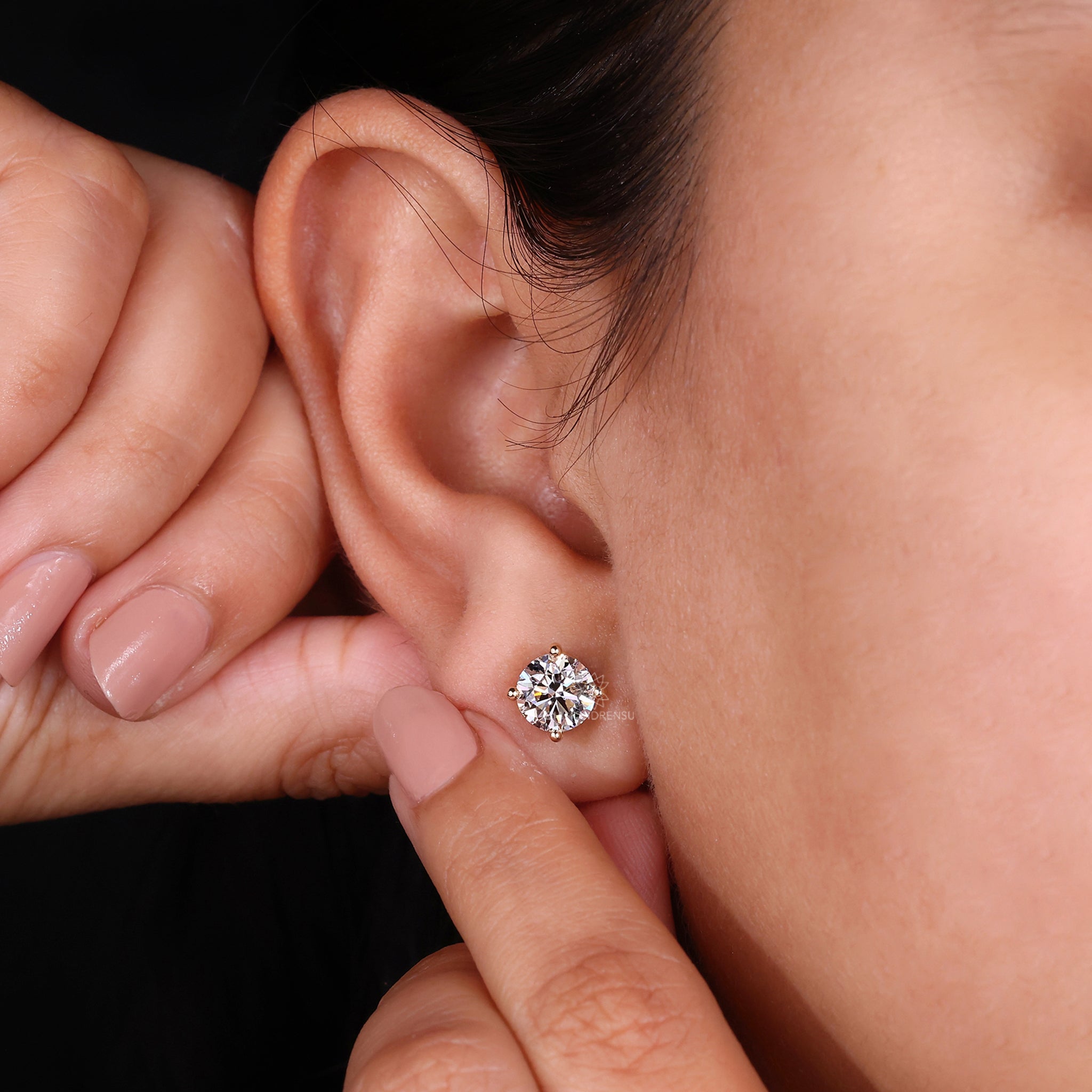 Elegant round diamond gold studs.