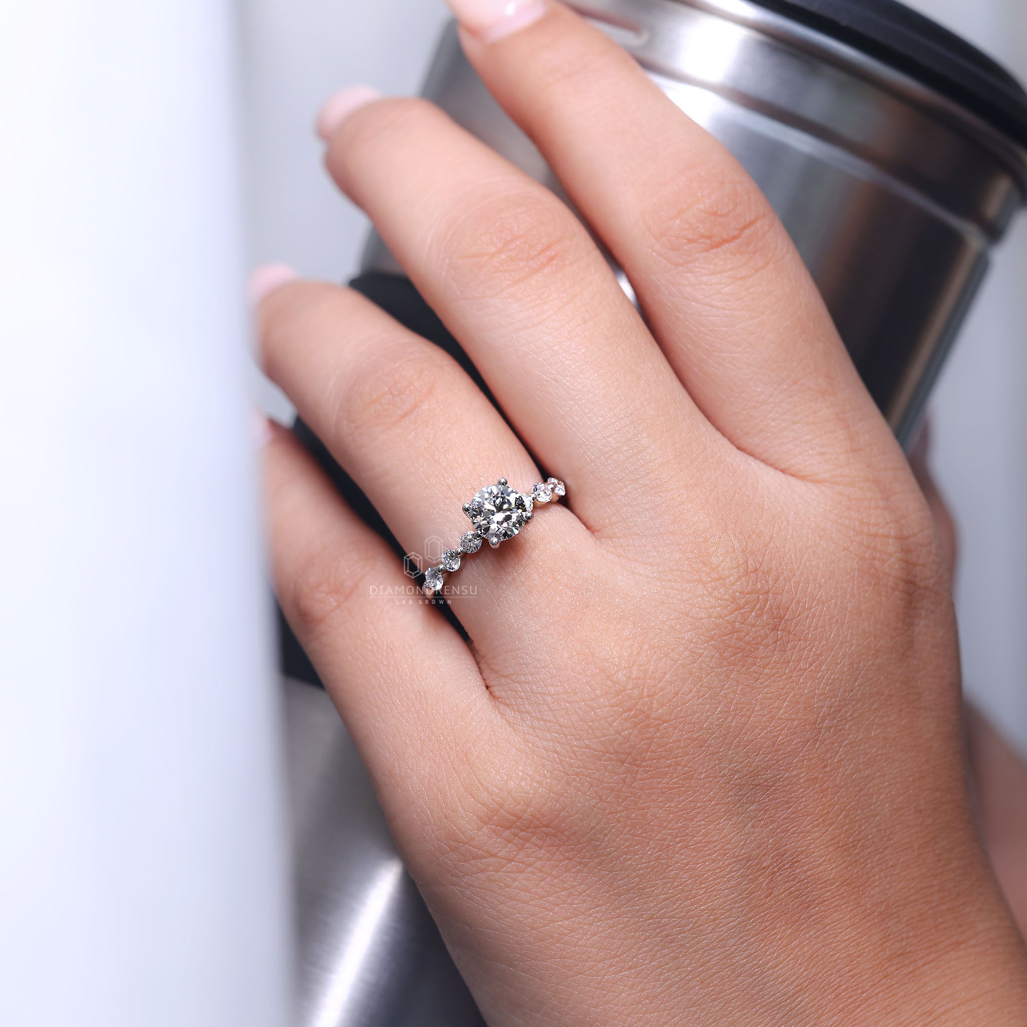 White gold ring with seven round diamonds