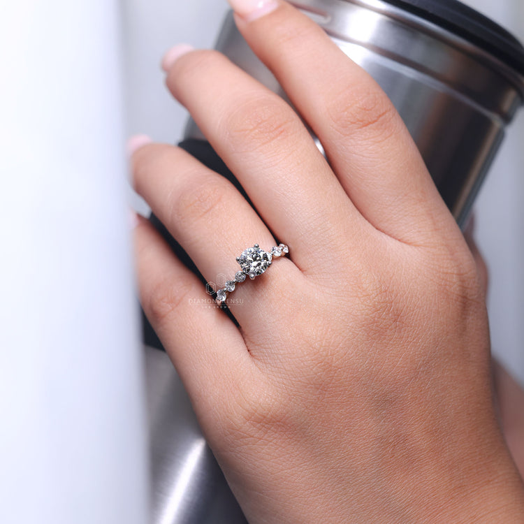 White gold ring with seven round diamonds
