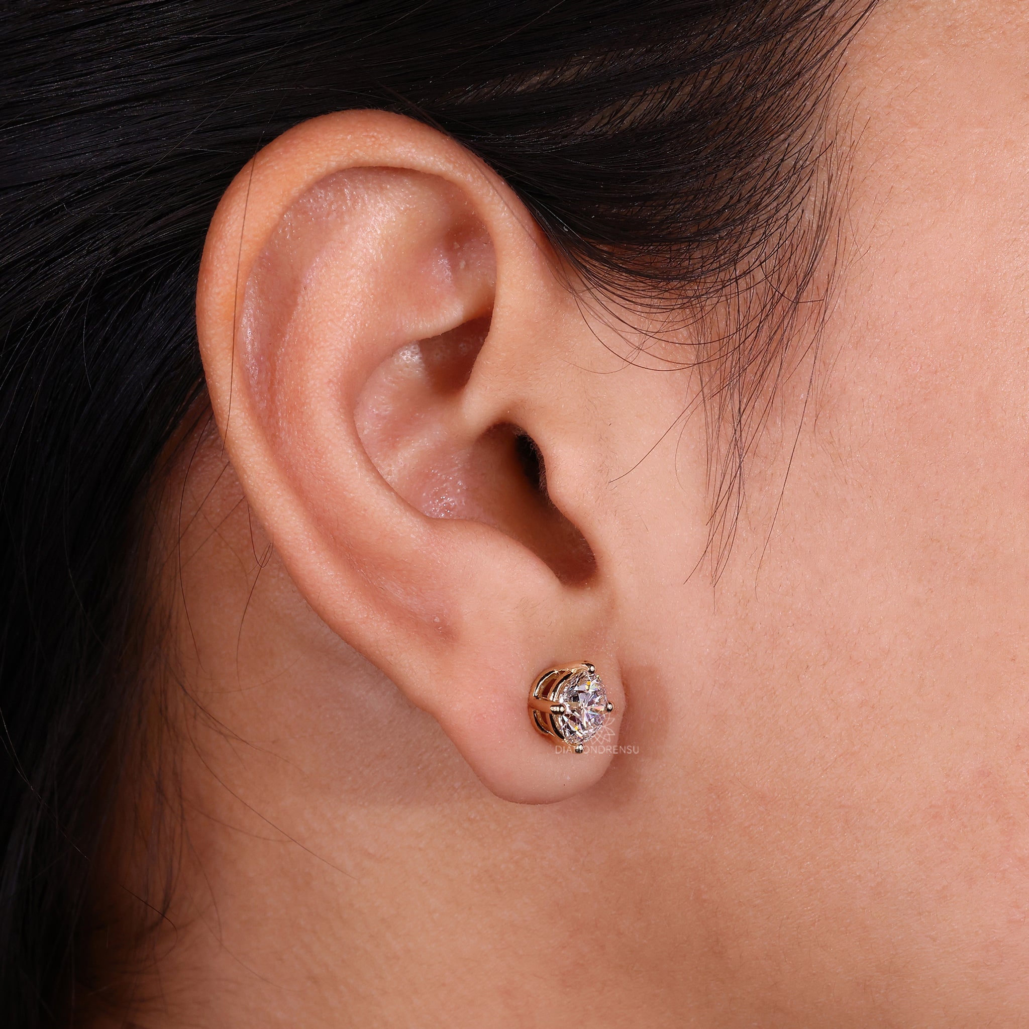 Handmade round stud earrings by Diamondrensu.