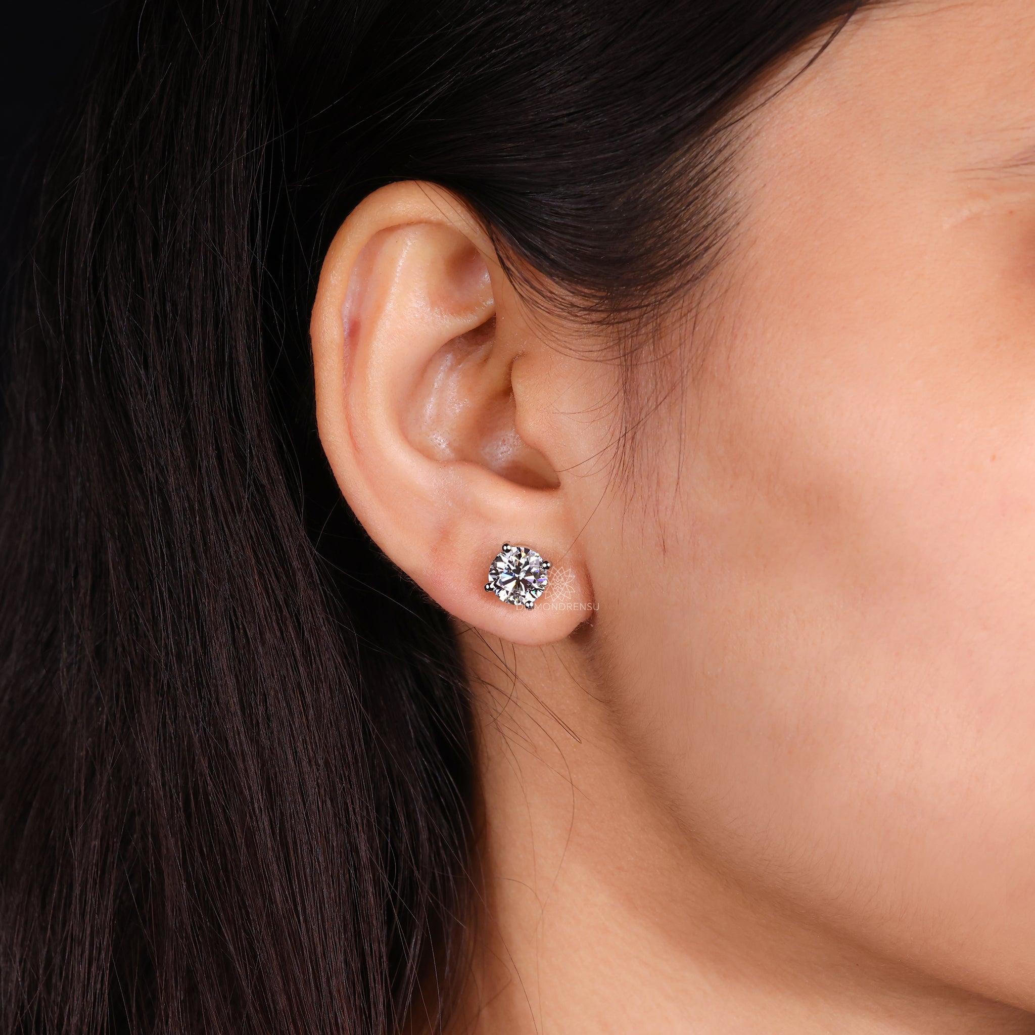 Round cut diamond earrings in white gold.
