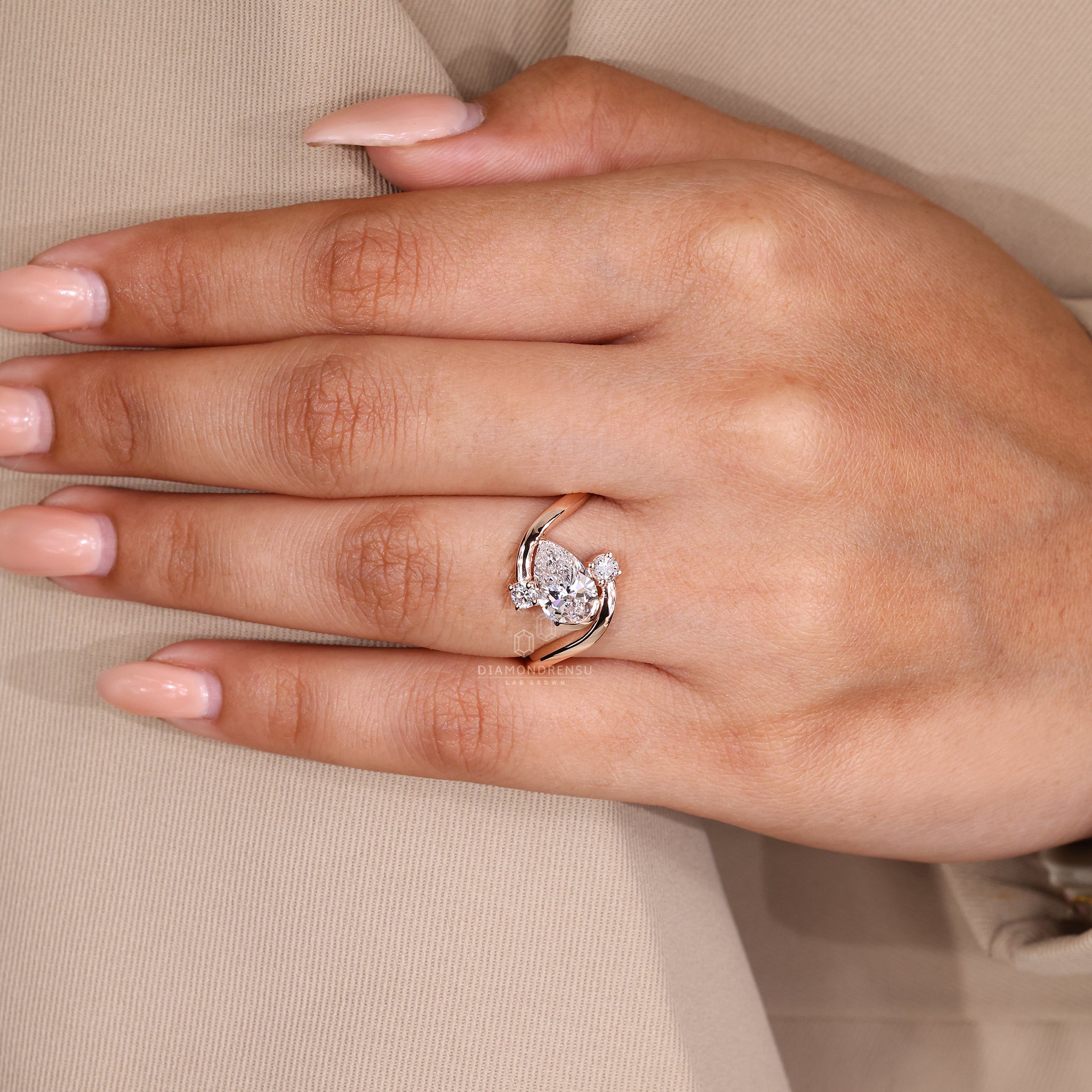 Buy engagement ring with pear diamond and rose gold.
