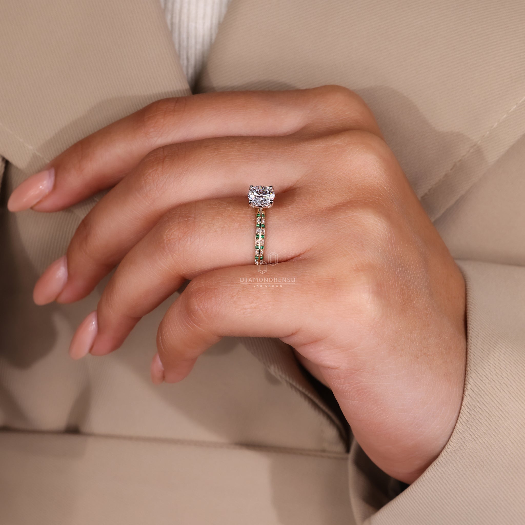 Round Cut Side Stone placed in round cut pave band.
