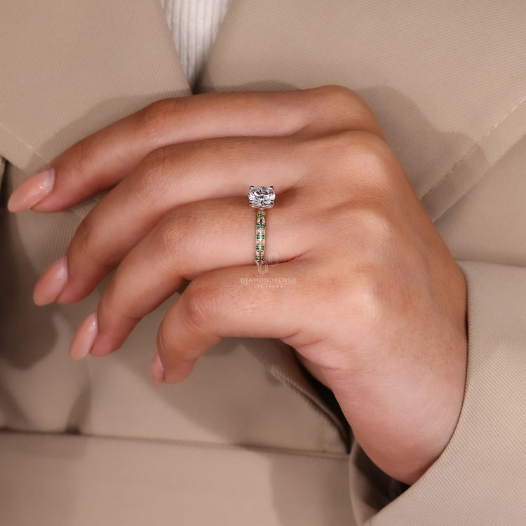 Round Cut Side Stone placed in round cut pave band.
