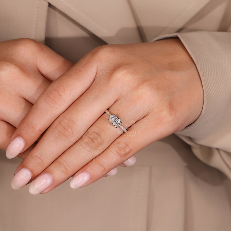 Elegant diamond ring with prong setting