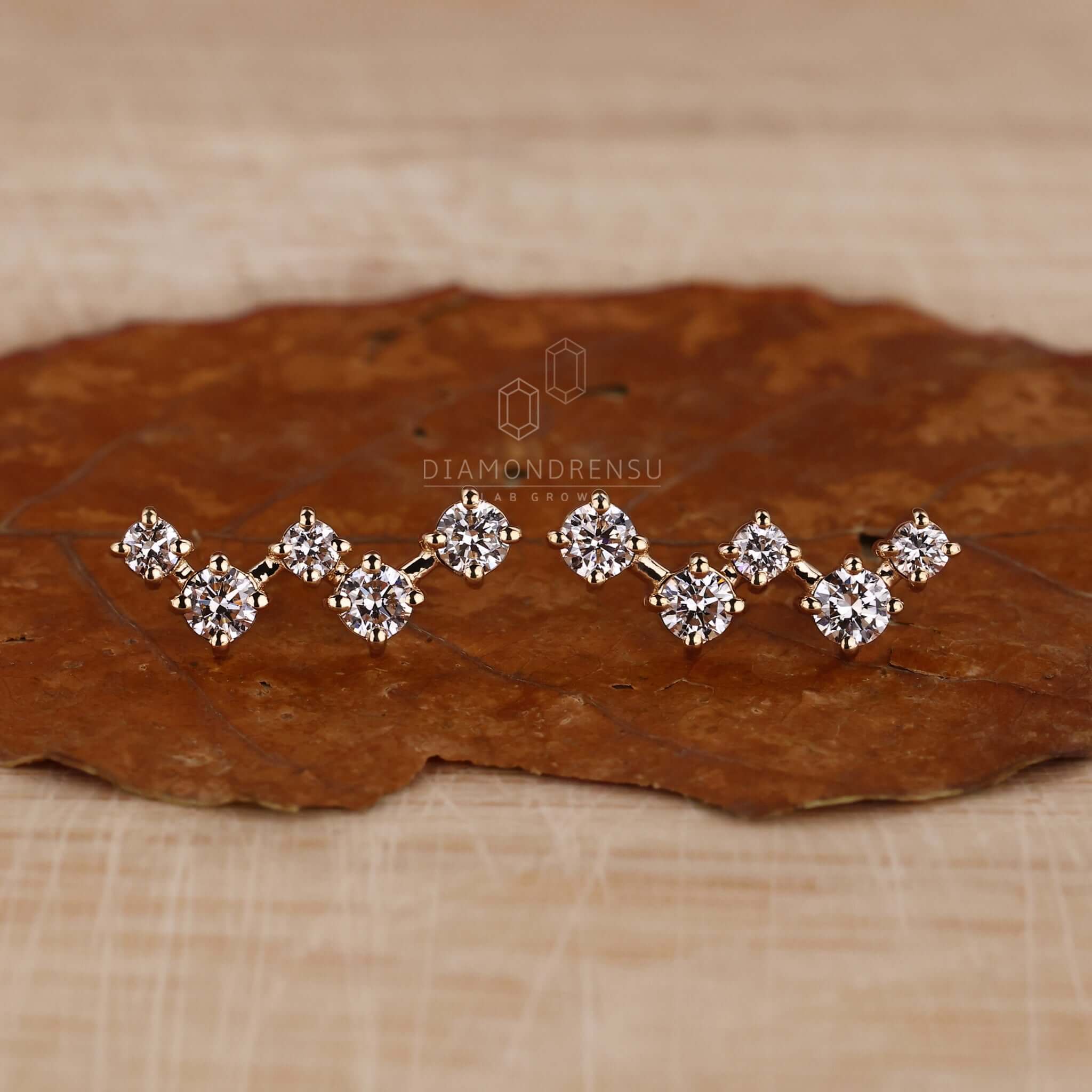 round diamond stud earrings