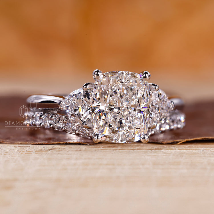 Custom bridal set crafted with Lab Grown Diamond and IGI certified centre stone.
