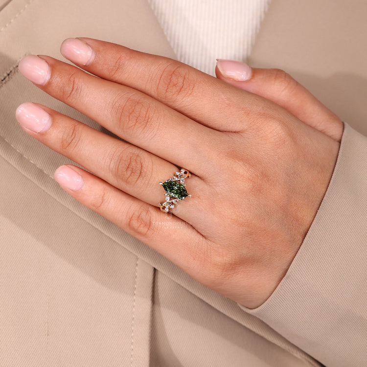 Handmade Dutch marquise ring with leaf detail design.