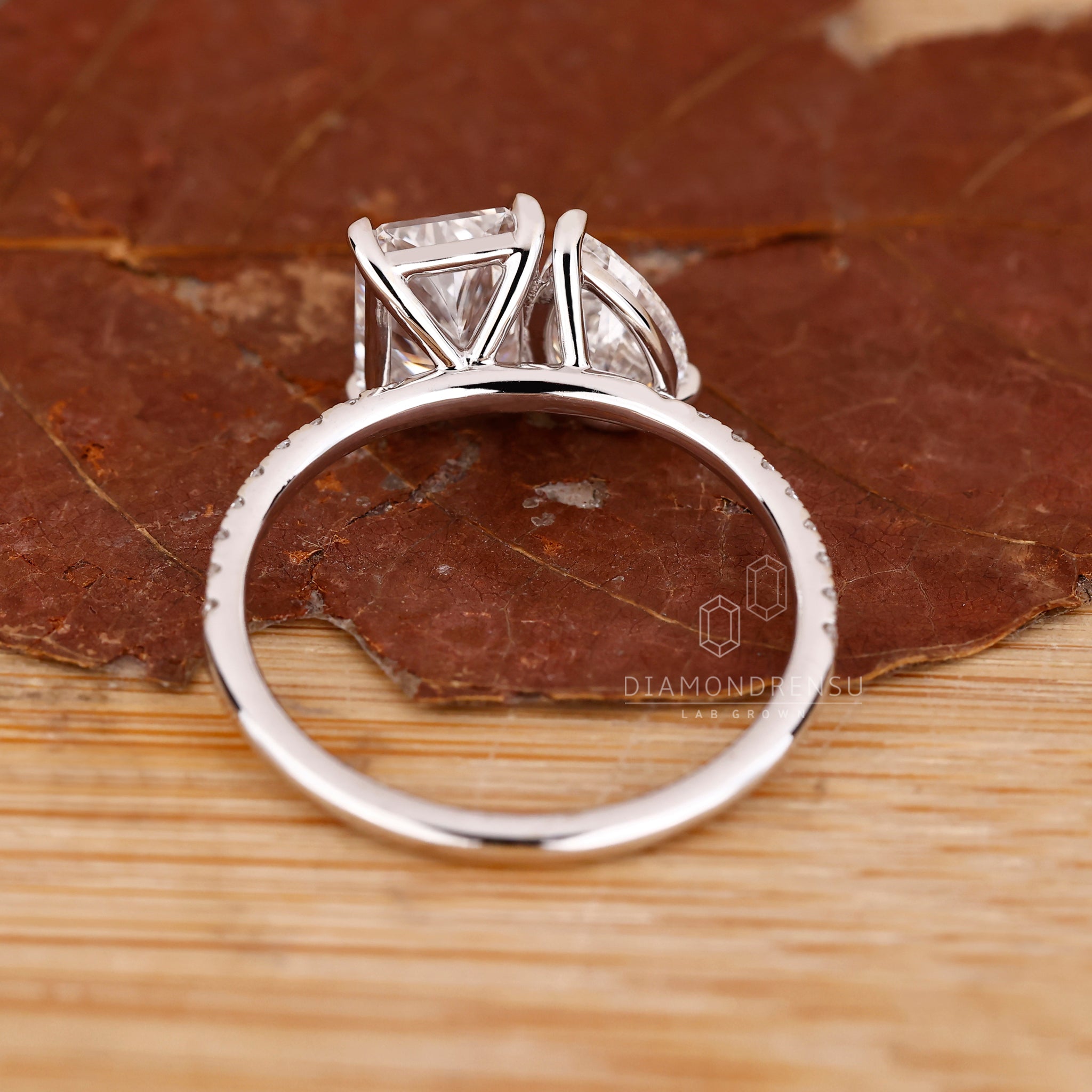 Unique bridal set crafted for a perfect match.
