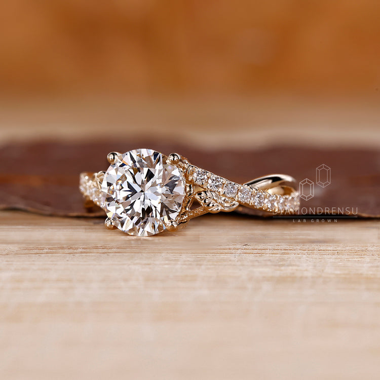 Round cut diamond twist band in a natural style.
