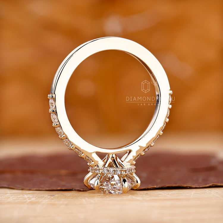 Yellow gold engagement ring with Dutch marquise cut