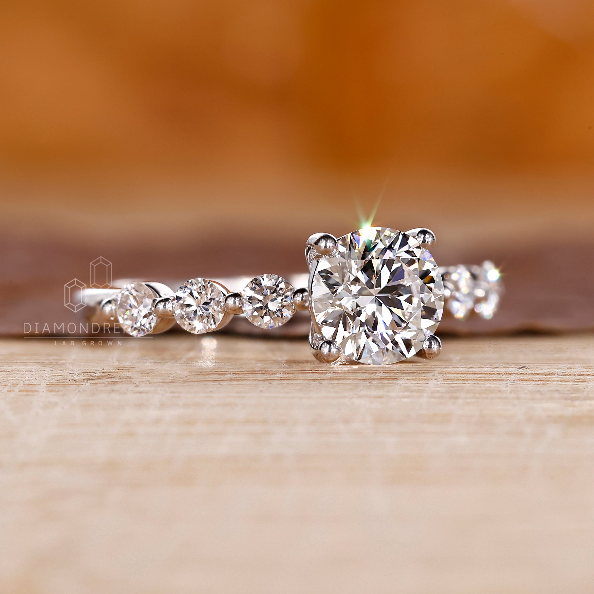 Diamondrensu UK round cut diamond ring