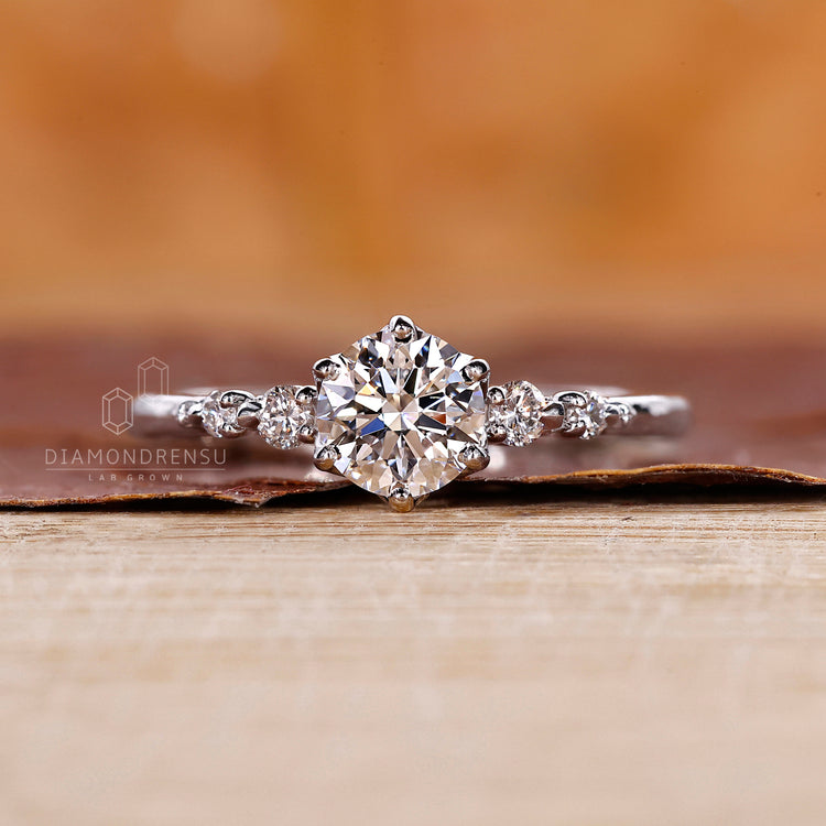 5 Round Cut Diamond set in white gold diamond ring.
