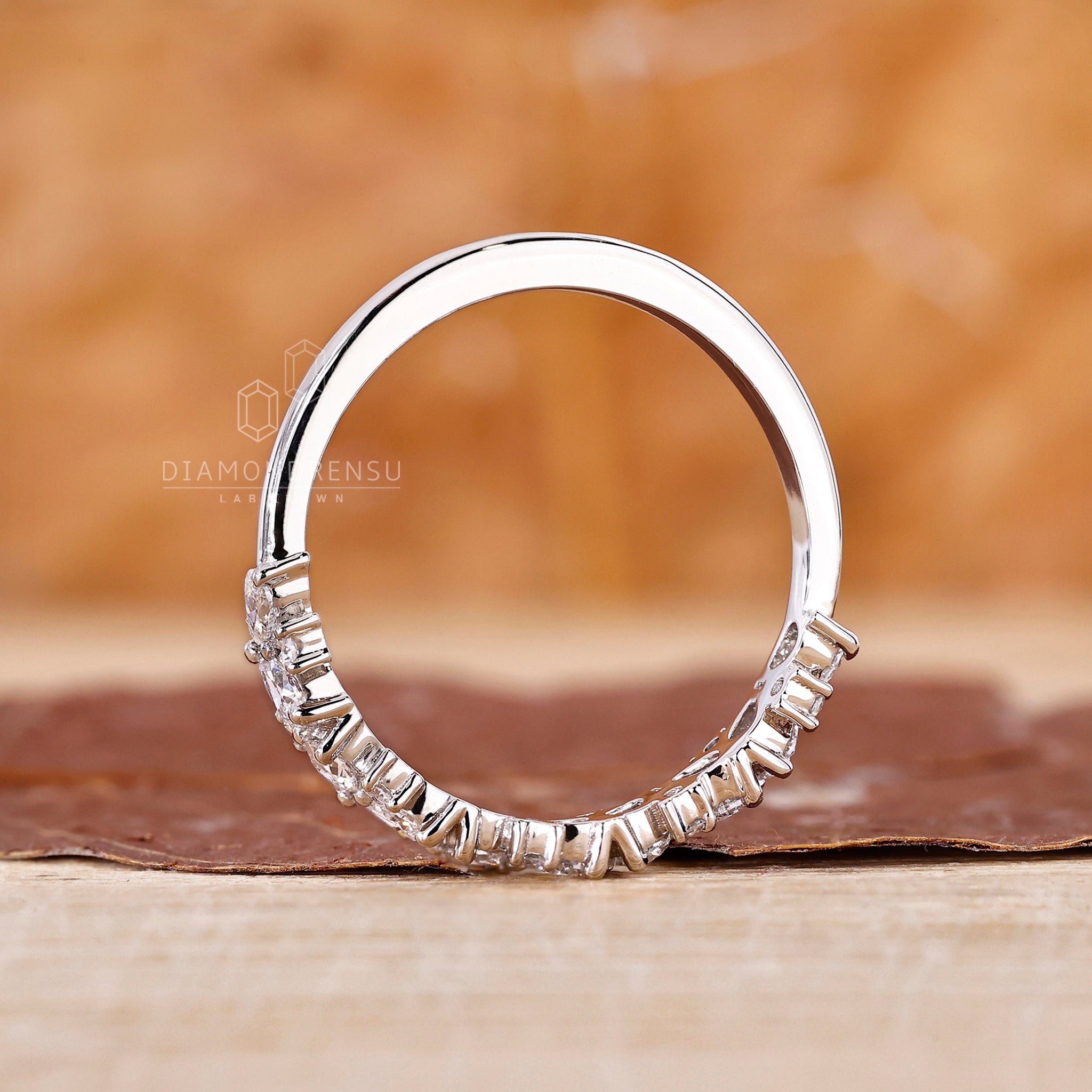 Diamondrensu UK wedding band crafted in white gold.
