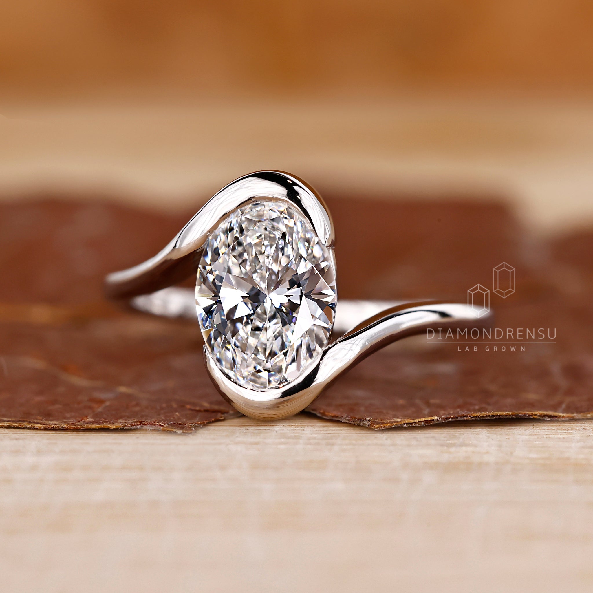 White gold ring with oval and amethyst diamonds.
