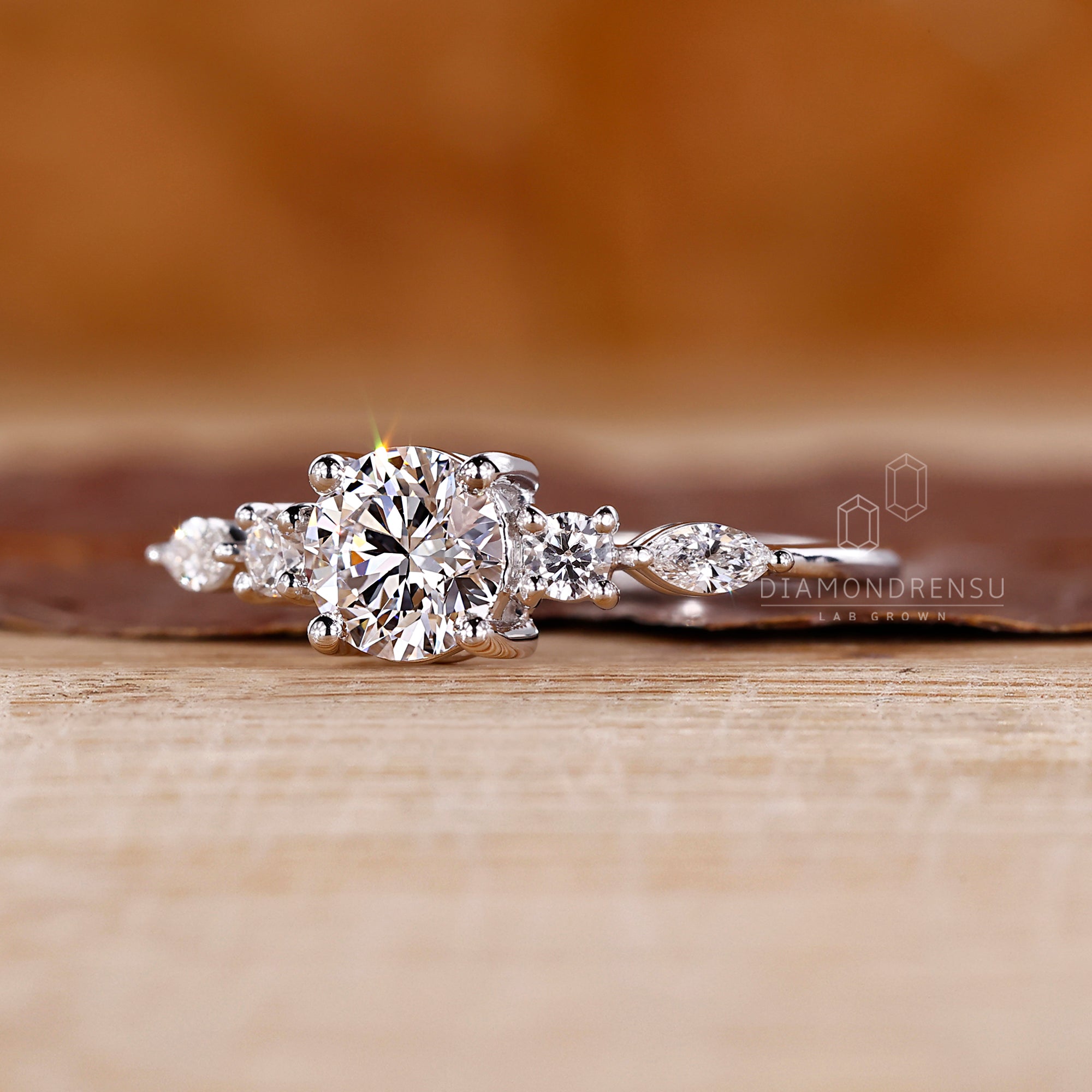 2 marquise cut diamond accents on each side.
