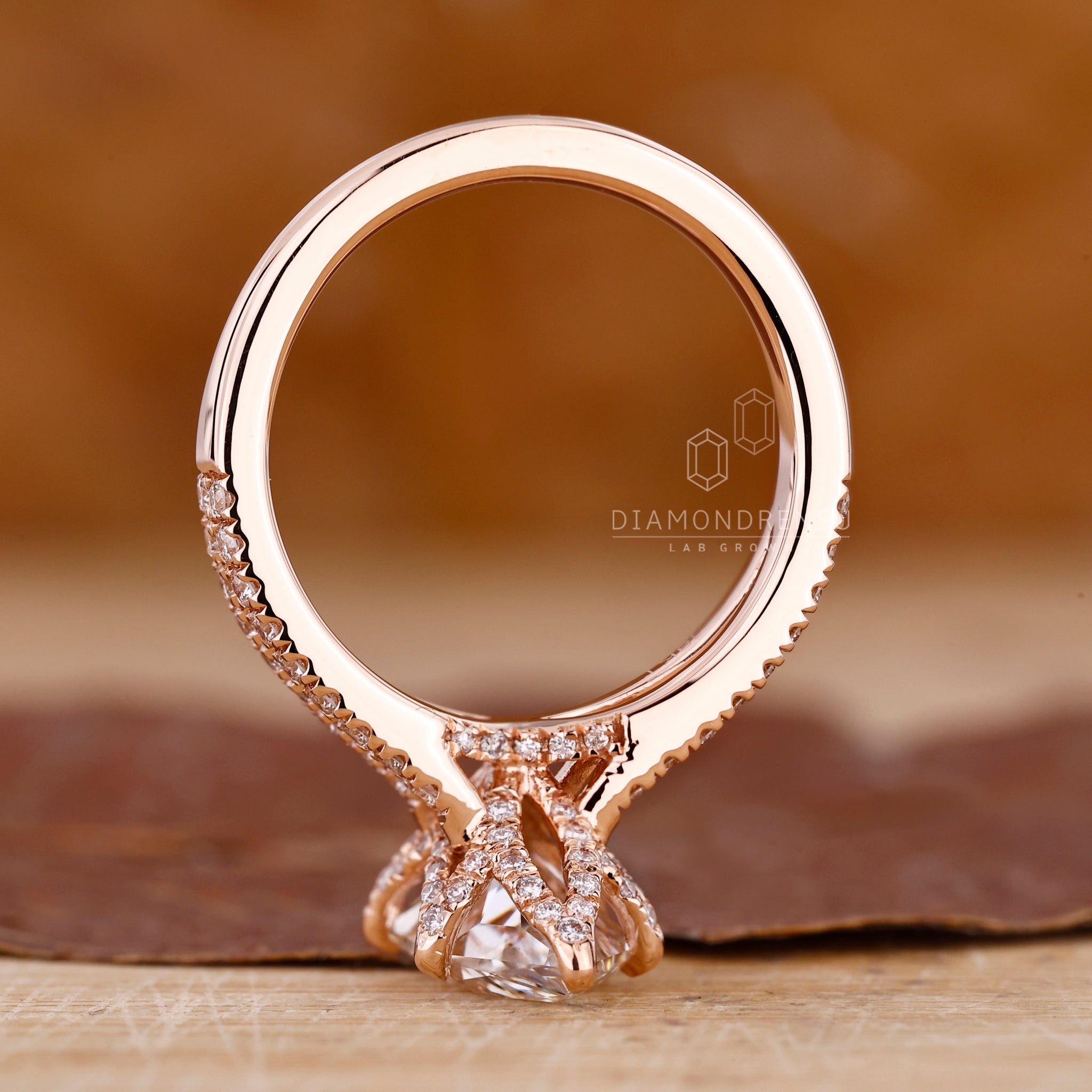 Round Cut Diamond used as side stones in the ring.