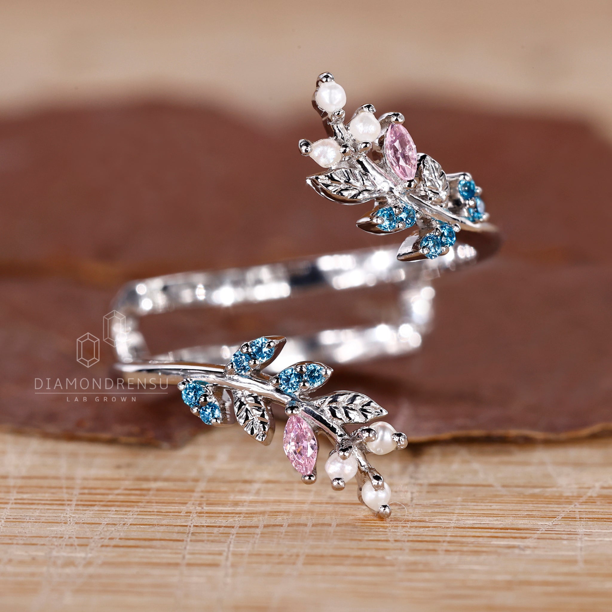 Aqua sapphire stone set in a dainty nature themed band.

