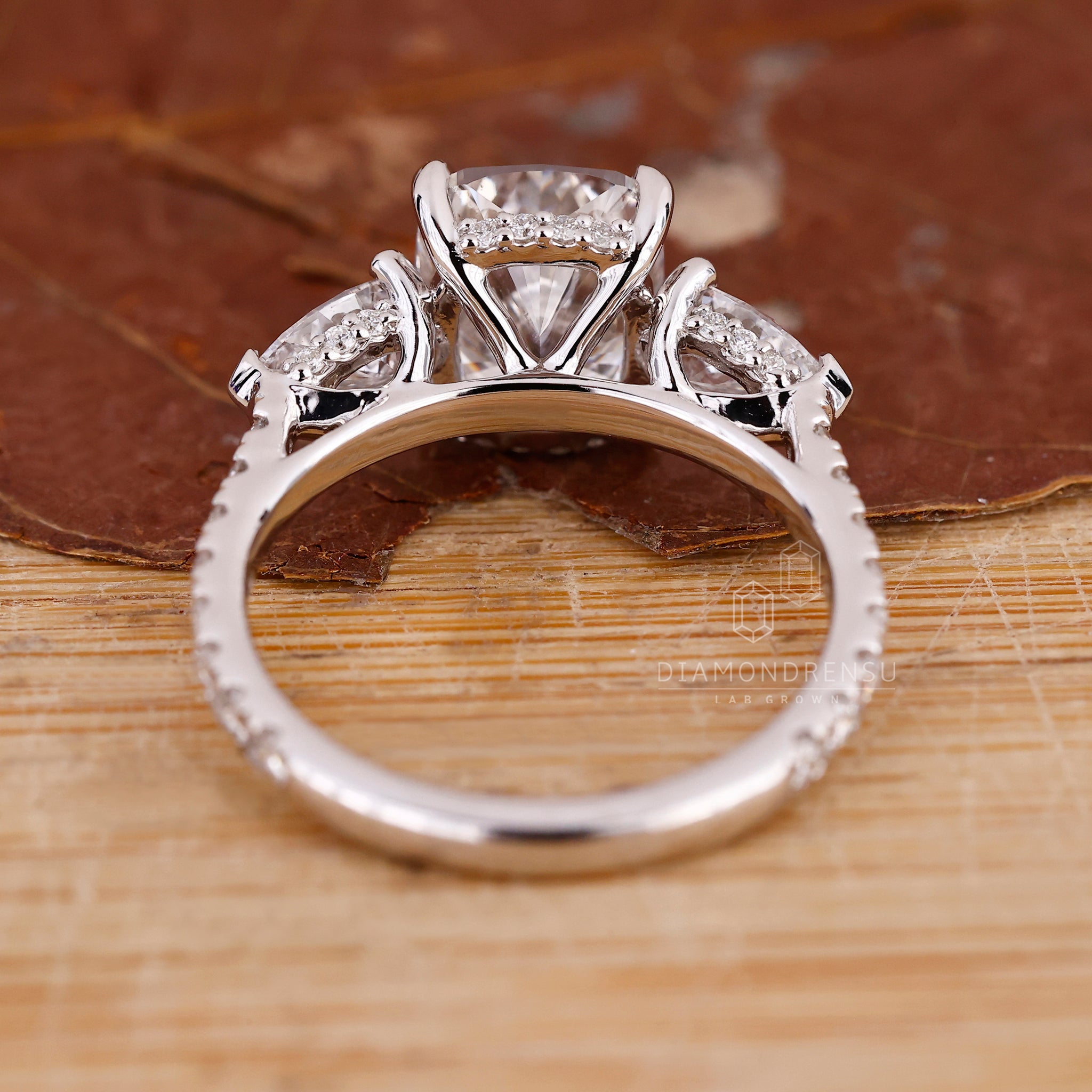 Diamondrensu UK Engagement Ring crafted in prong and pave setting.