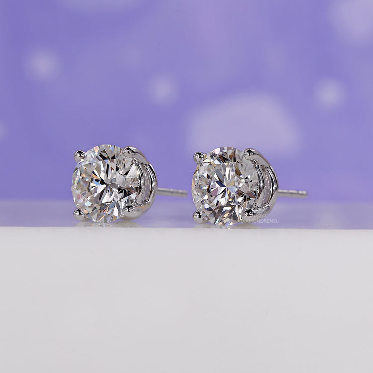 Diamondrensu UK white gold earrings.