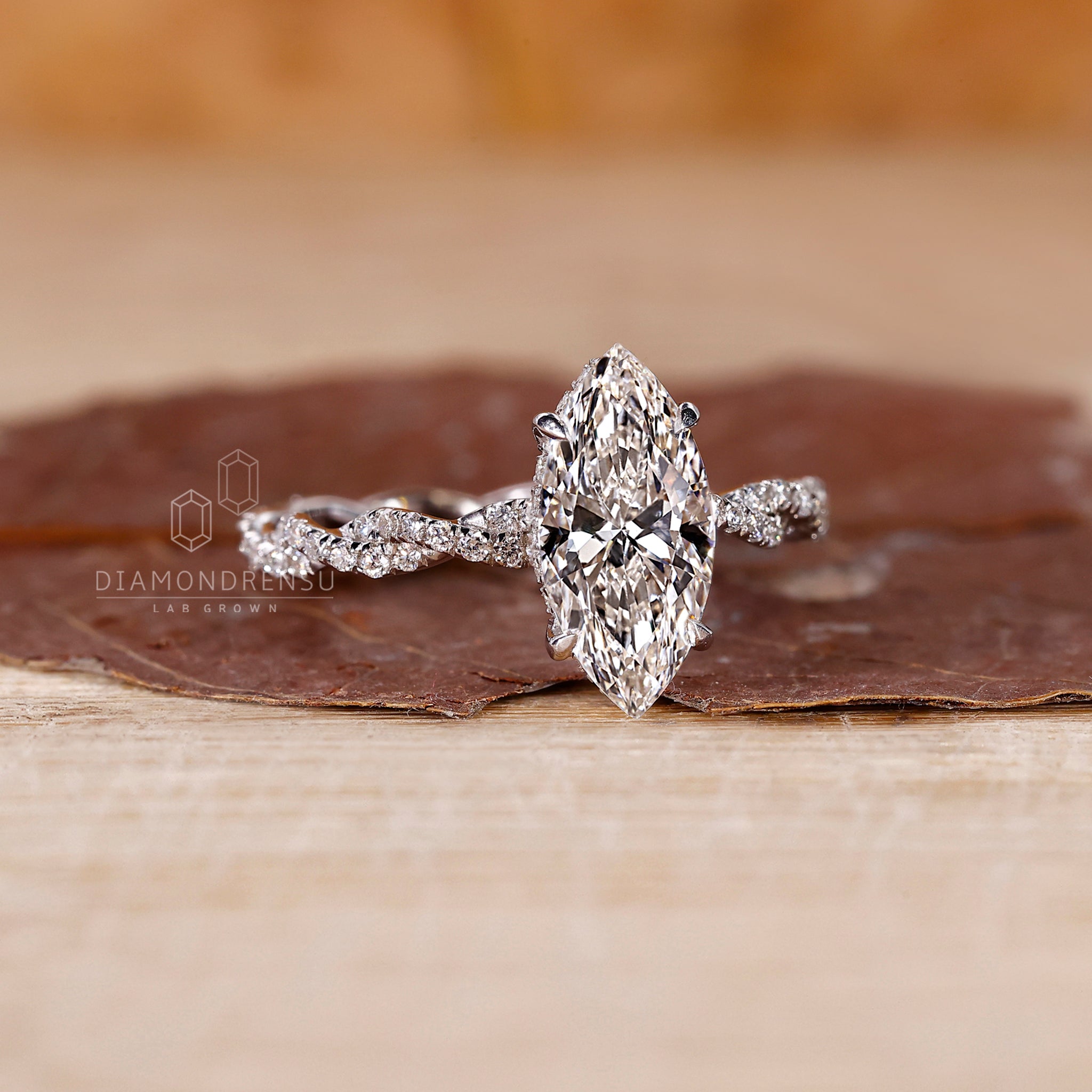 White gold engagement ring crafted in round cut twisted band.
