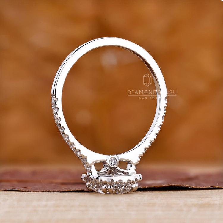 Diamondrensu UK Ring with exceptional craftsmanship.
