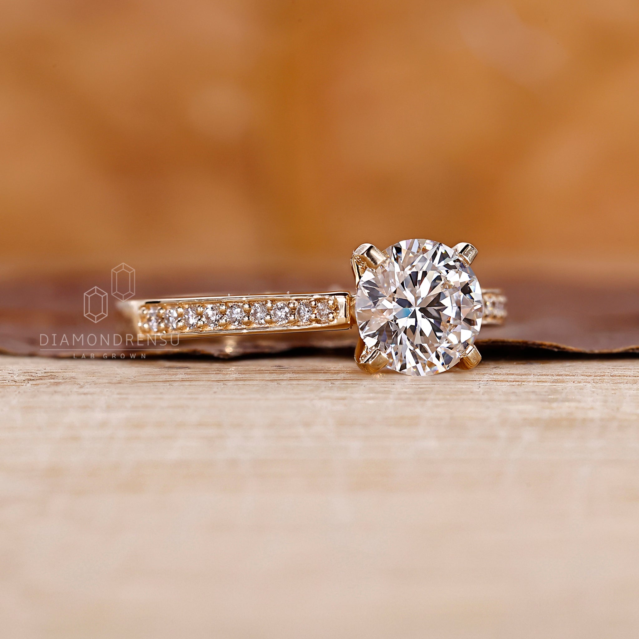 Tapering shank band in handmade jewelry ring look.
