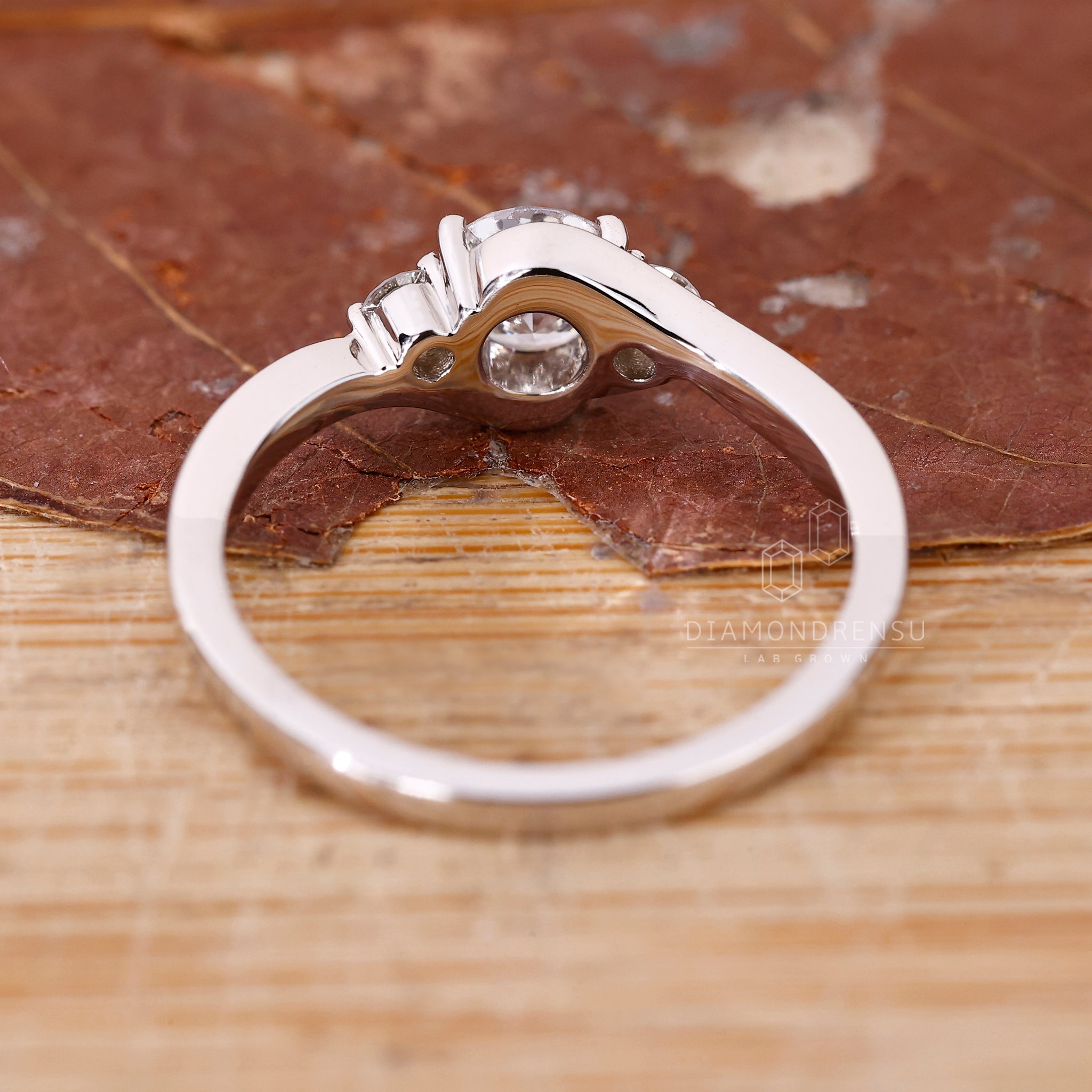 Diamondrensu UK ring with precision-cut diamonds.
