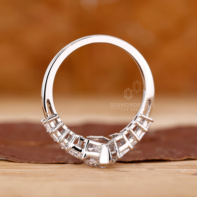 Buy engagement ring with Dutch Marquise and princess sides.
