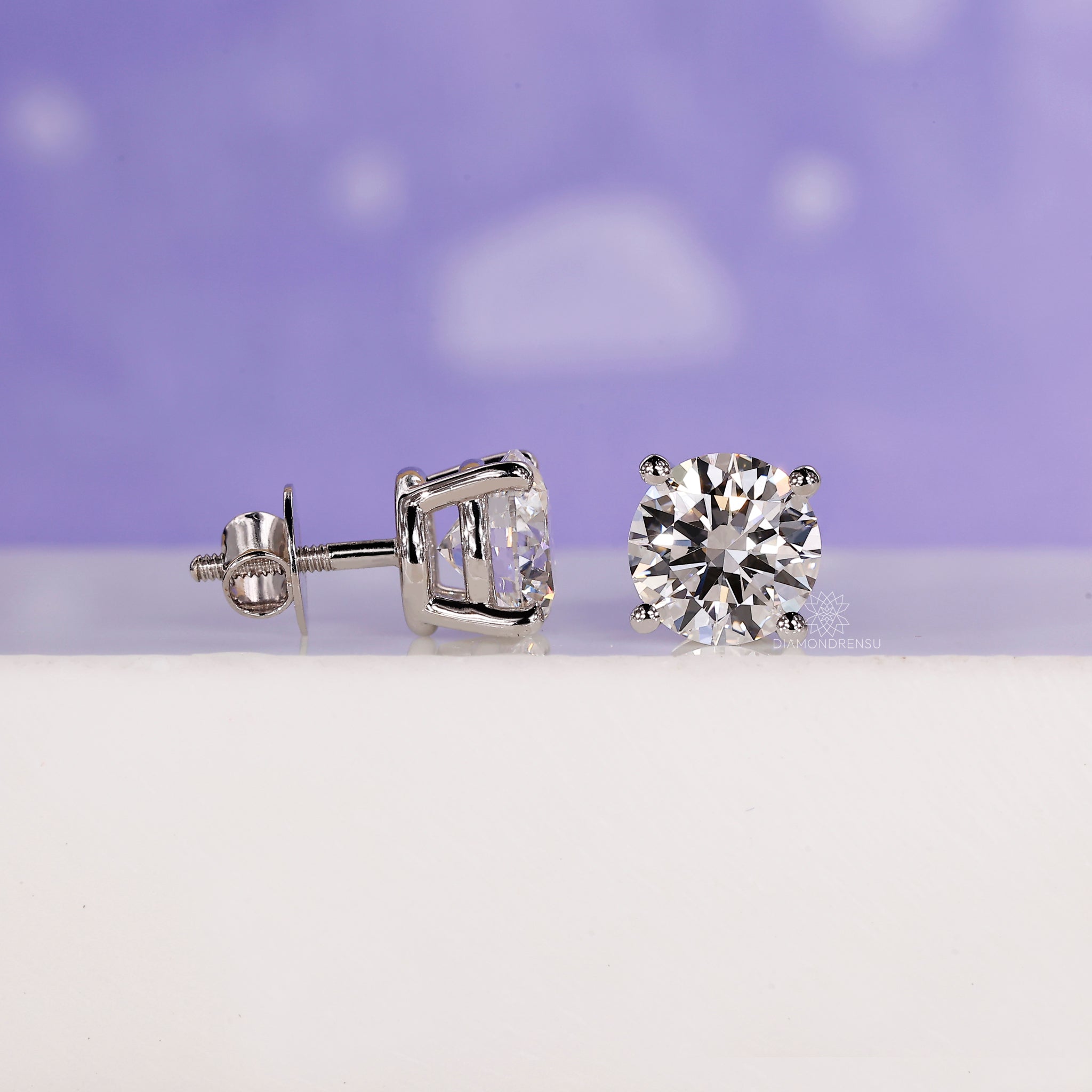 Dimaondresnu UK round diamond earrings.
