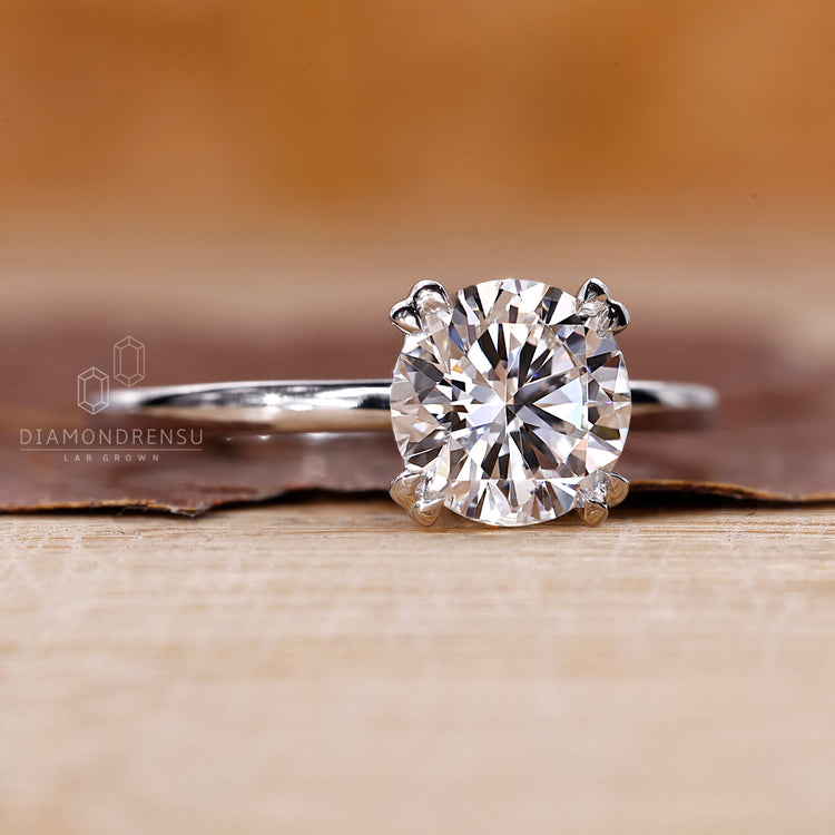 Solitaire engagement ring in white gold ring design.
